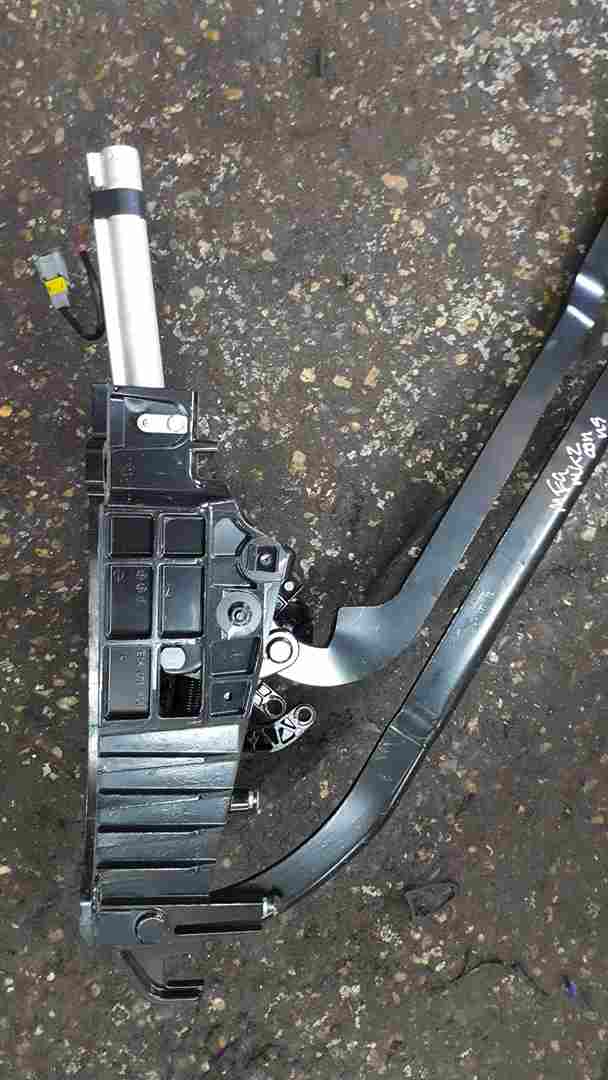 Thumb 2 Renault Megane Convertible 2002-2008 Passenger NS Roof Hinge E84876423