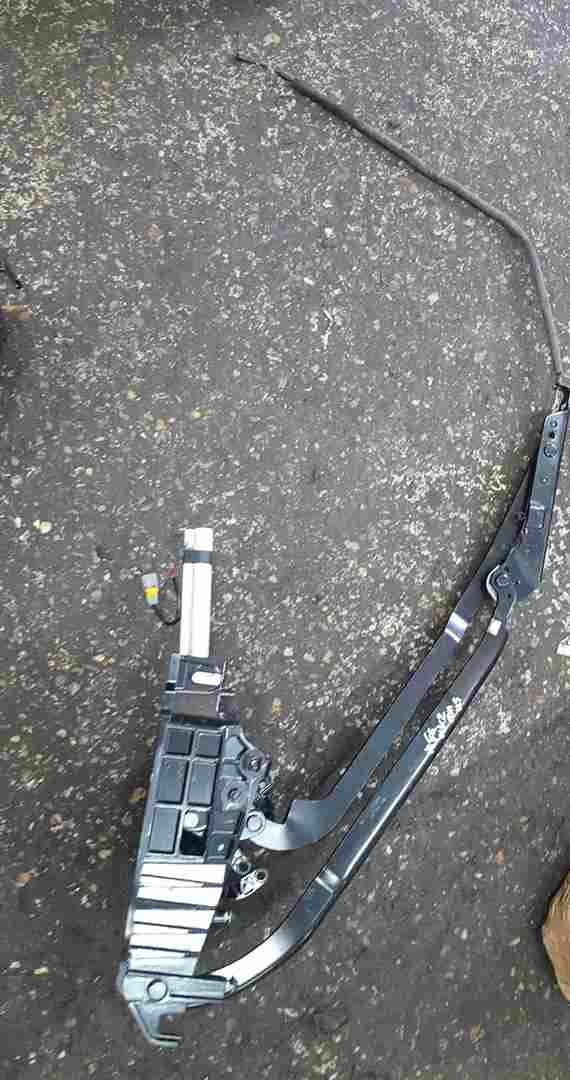 Renault Megane Convertible 2002-2008 Passenger NS Roof Hinge E84876423