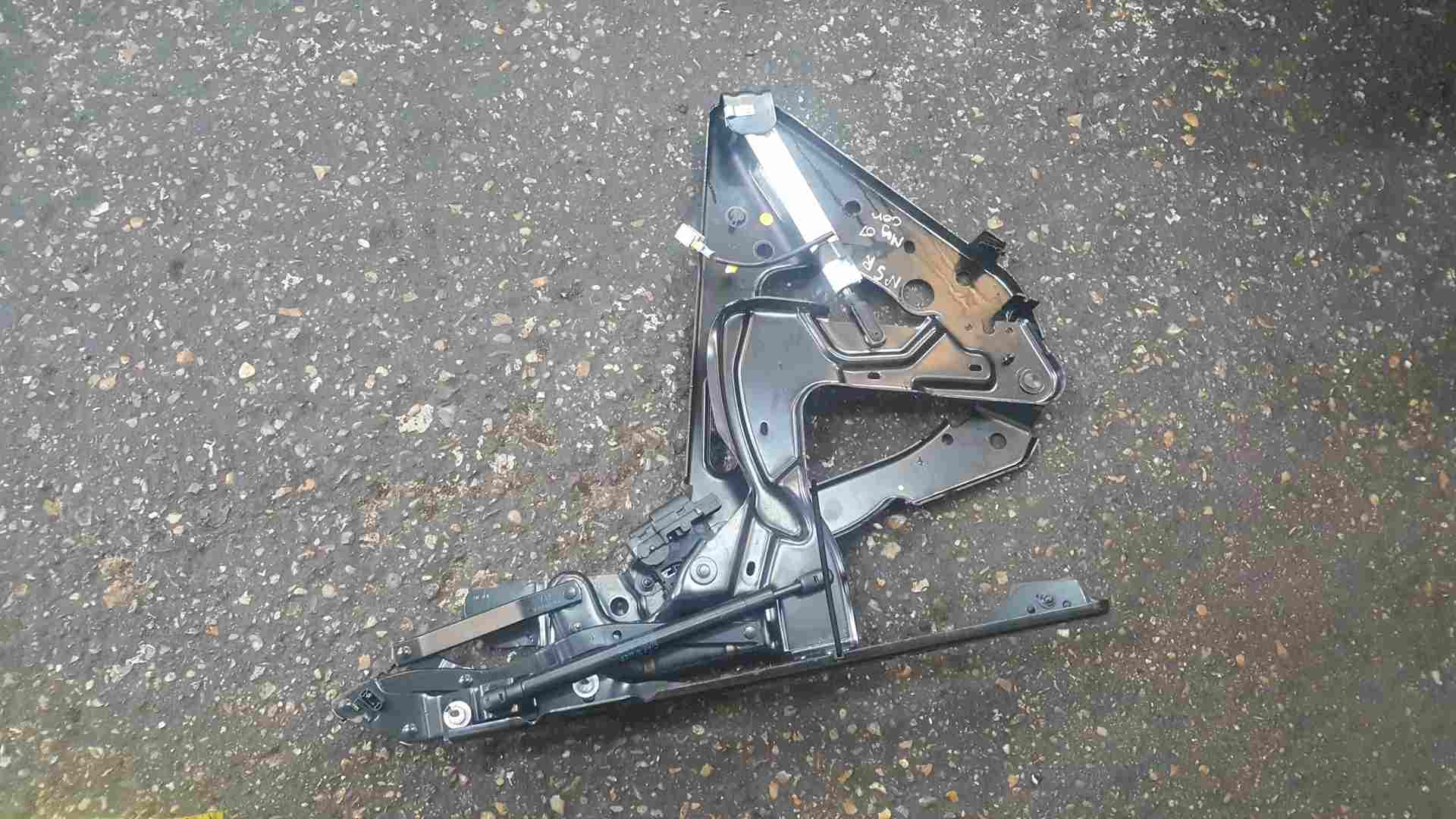 Renault Megane Convertible 2002-2008 Passenger NSR Rear Roof Mechanism Hinge