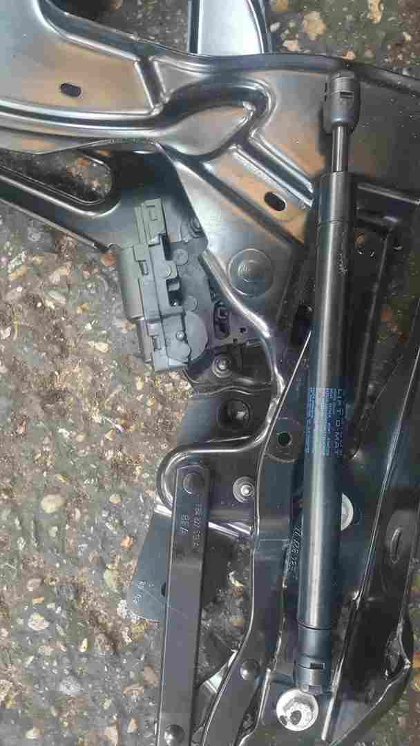 Thumb 5 Renault Megane Convertible 2002-2008 Passenger NSR Rear Roof Mechanism Hinge