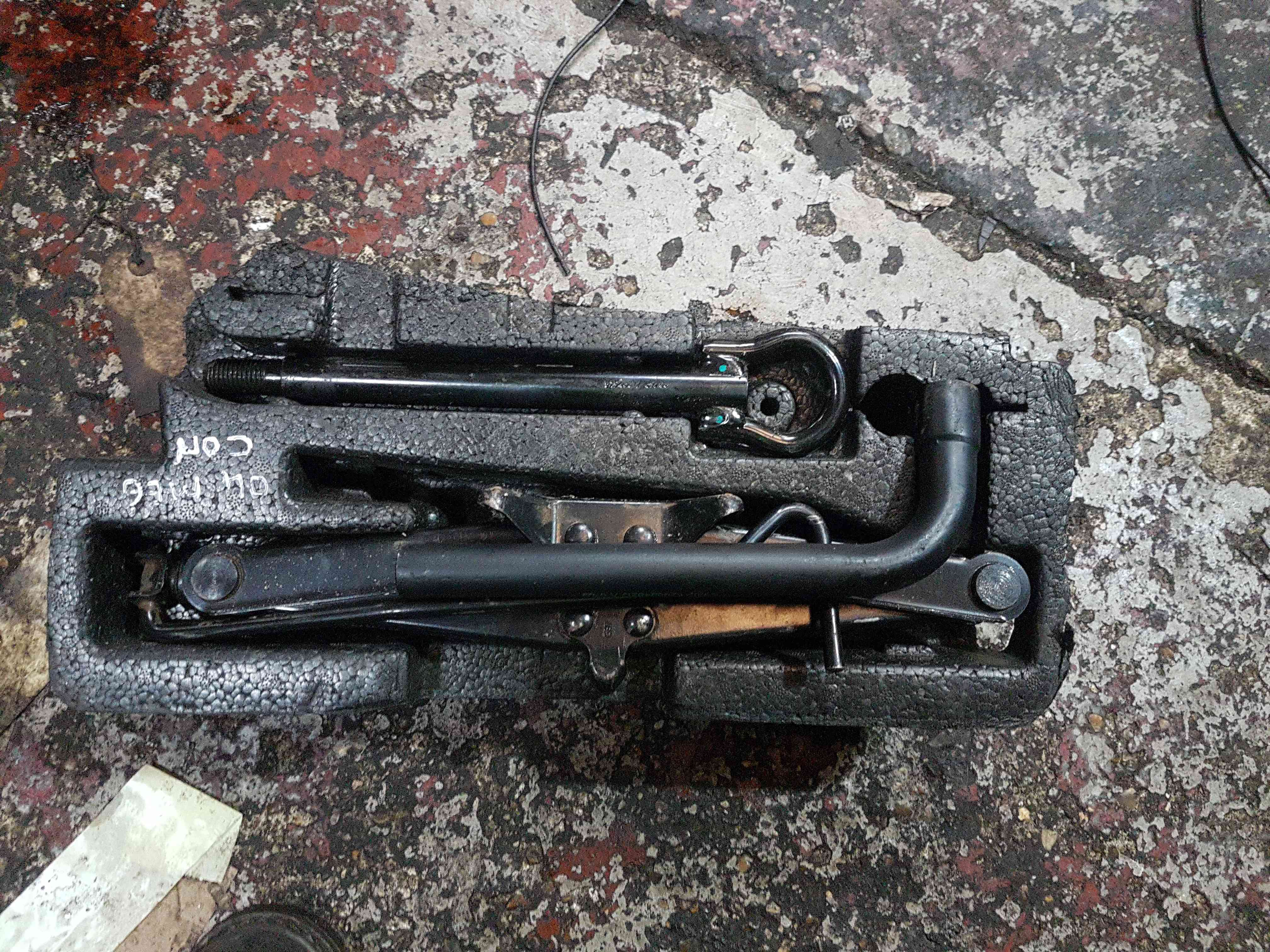 Thumb 2 Renault Megane Convertible 2002-2008 Spare Wheel Jack SET Holder Boot