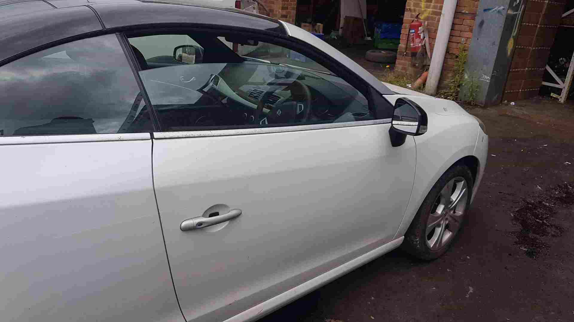 Renault Megane Convertible MK3 2008-2012 Drivers OSF Front Door White Tednc