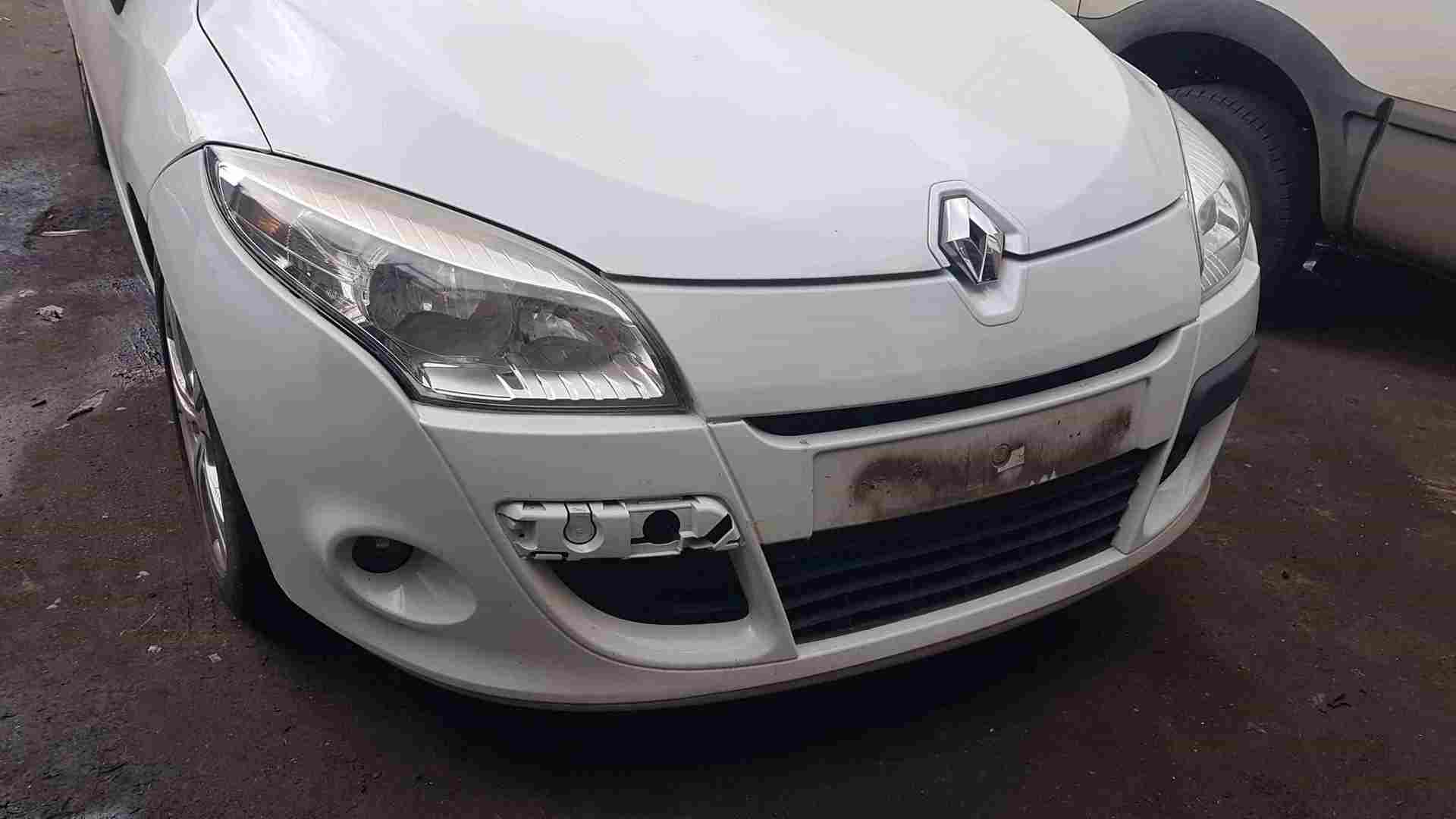 Thumb 2 Renault Megane Convertible 2008-2012 Front Bumper White Tednc