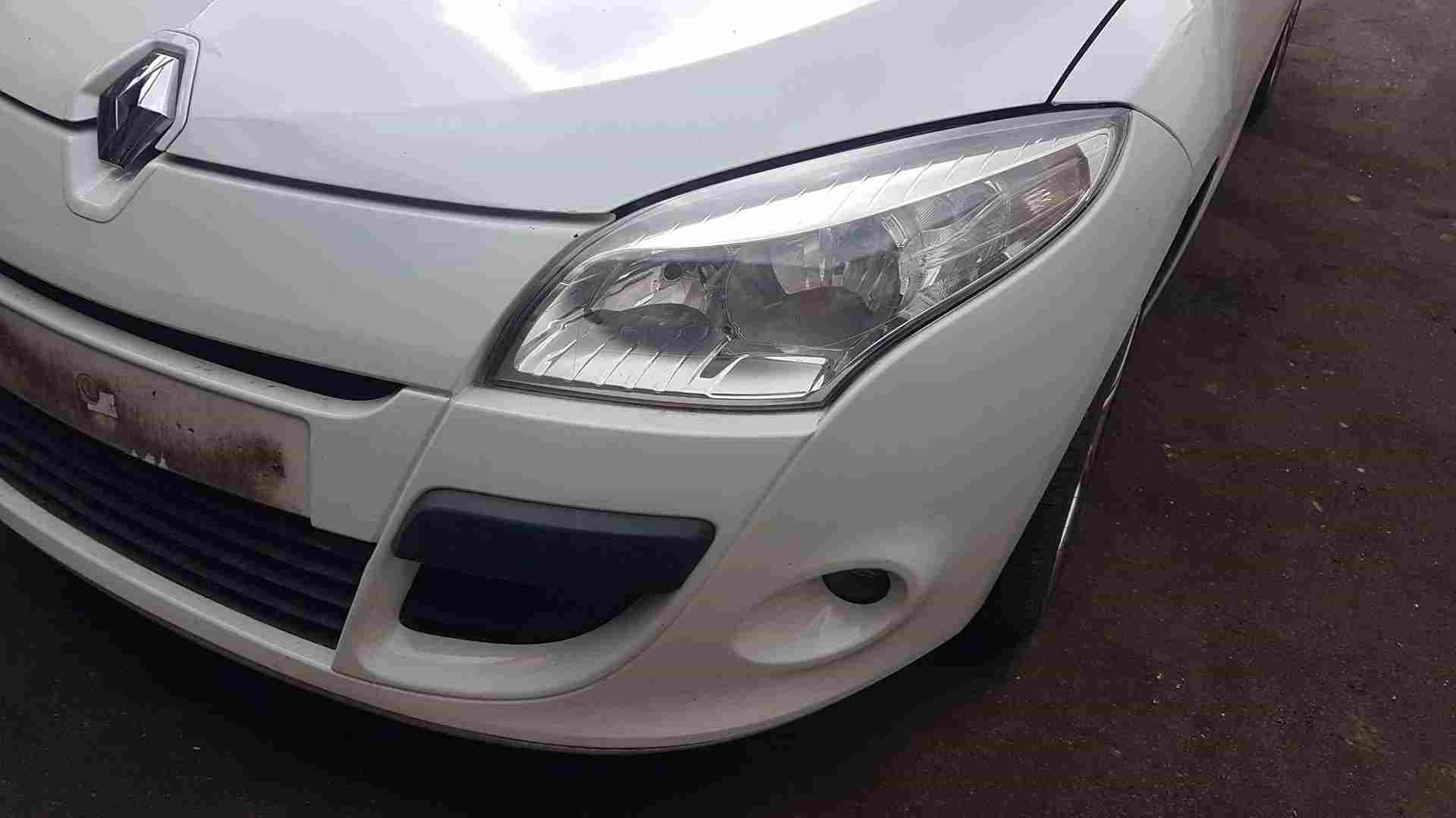 Thumb 3 Renault Megane Convertible 2008-2012 Front Bumper White Tednc
