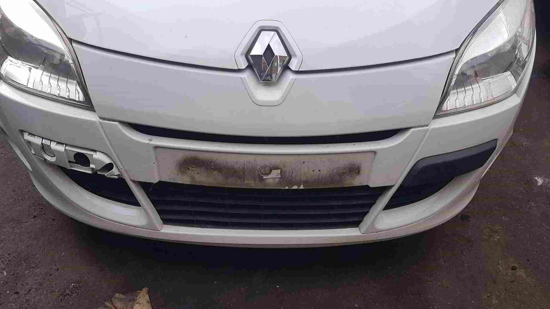 Thumb 4 Renault Megane Convertible 2008-2012 Front Bumper White Tednc