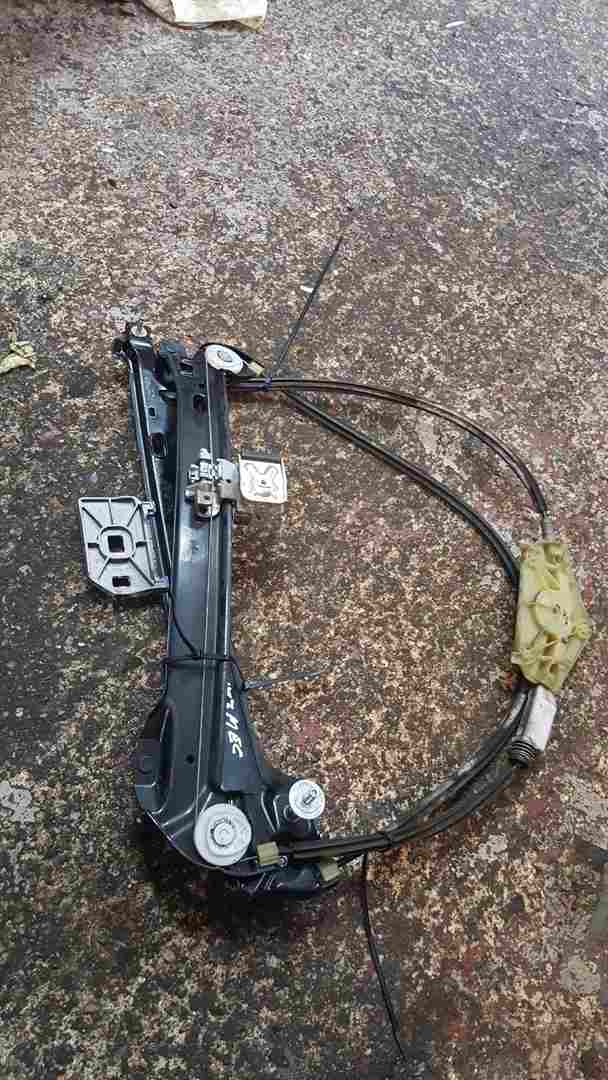 Renault Megane Convertible 2008-2014 Passenger NSF Front Window Regulator 