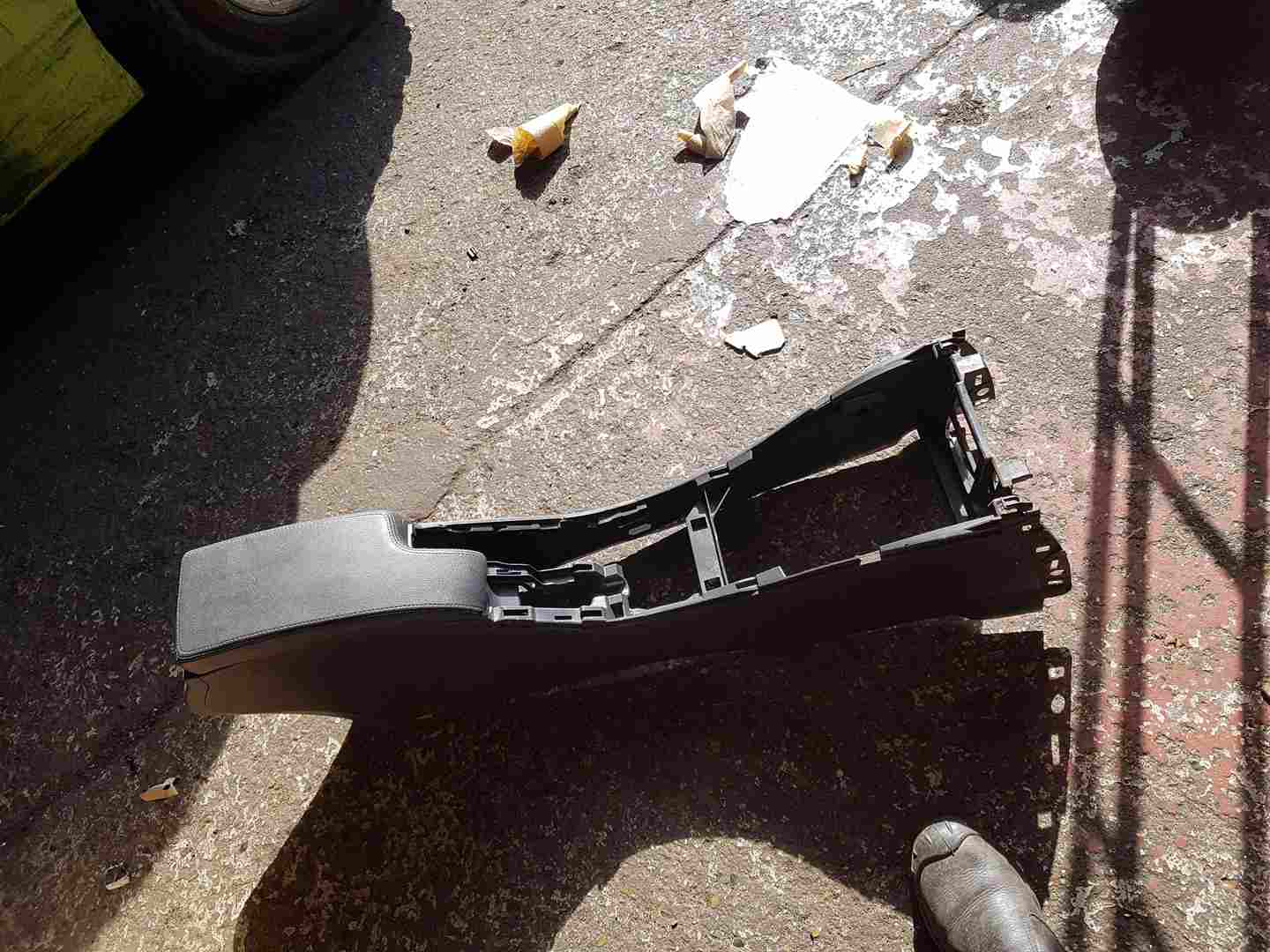 Thumb 2 Renault Megane Convertible MK3 2008-2014 Centre Console ARM Rest 