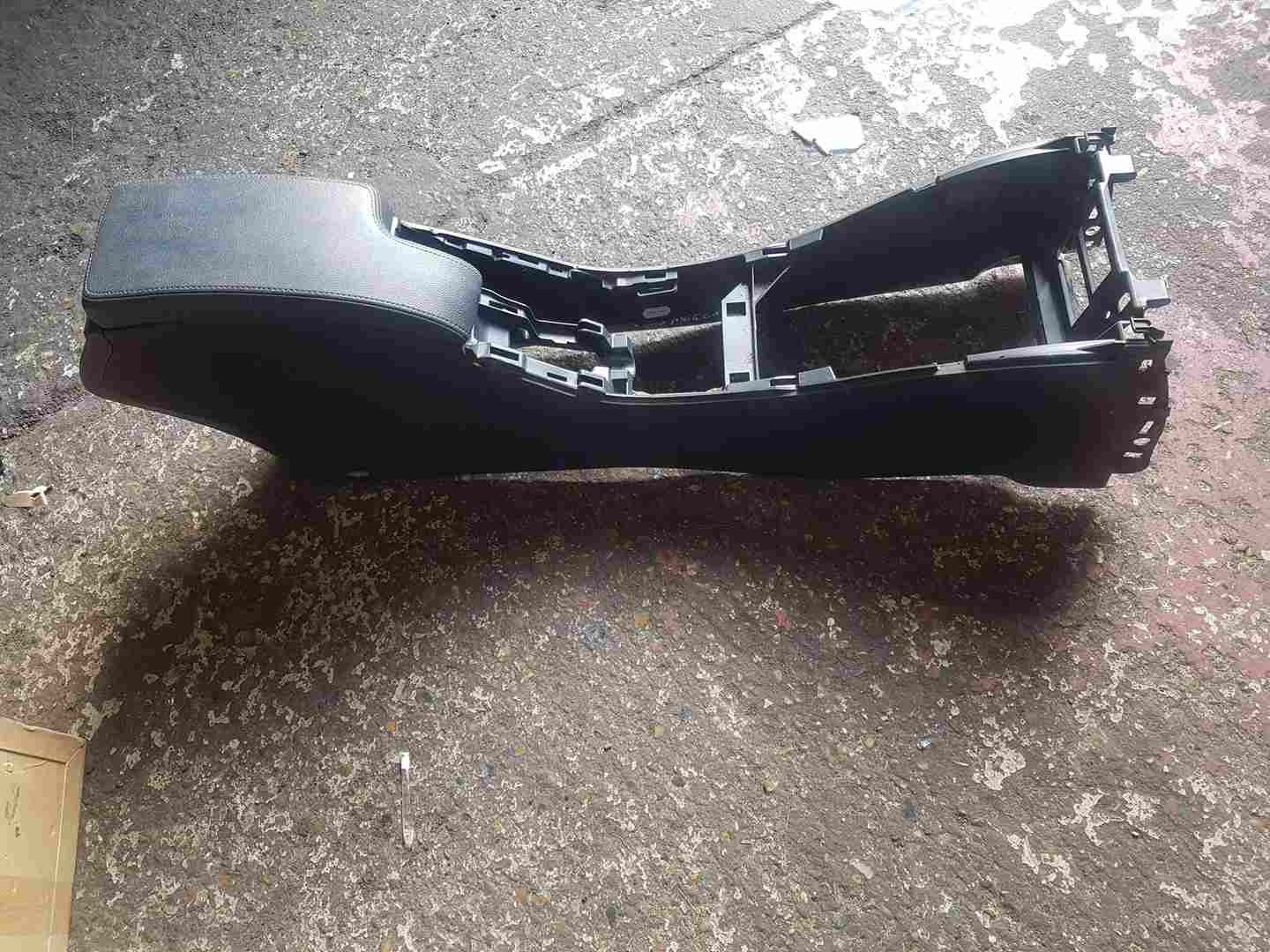 Thumb 3 Renault Megane Convertible MK3 2008-2014 Centre Console ARM Rest 