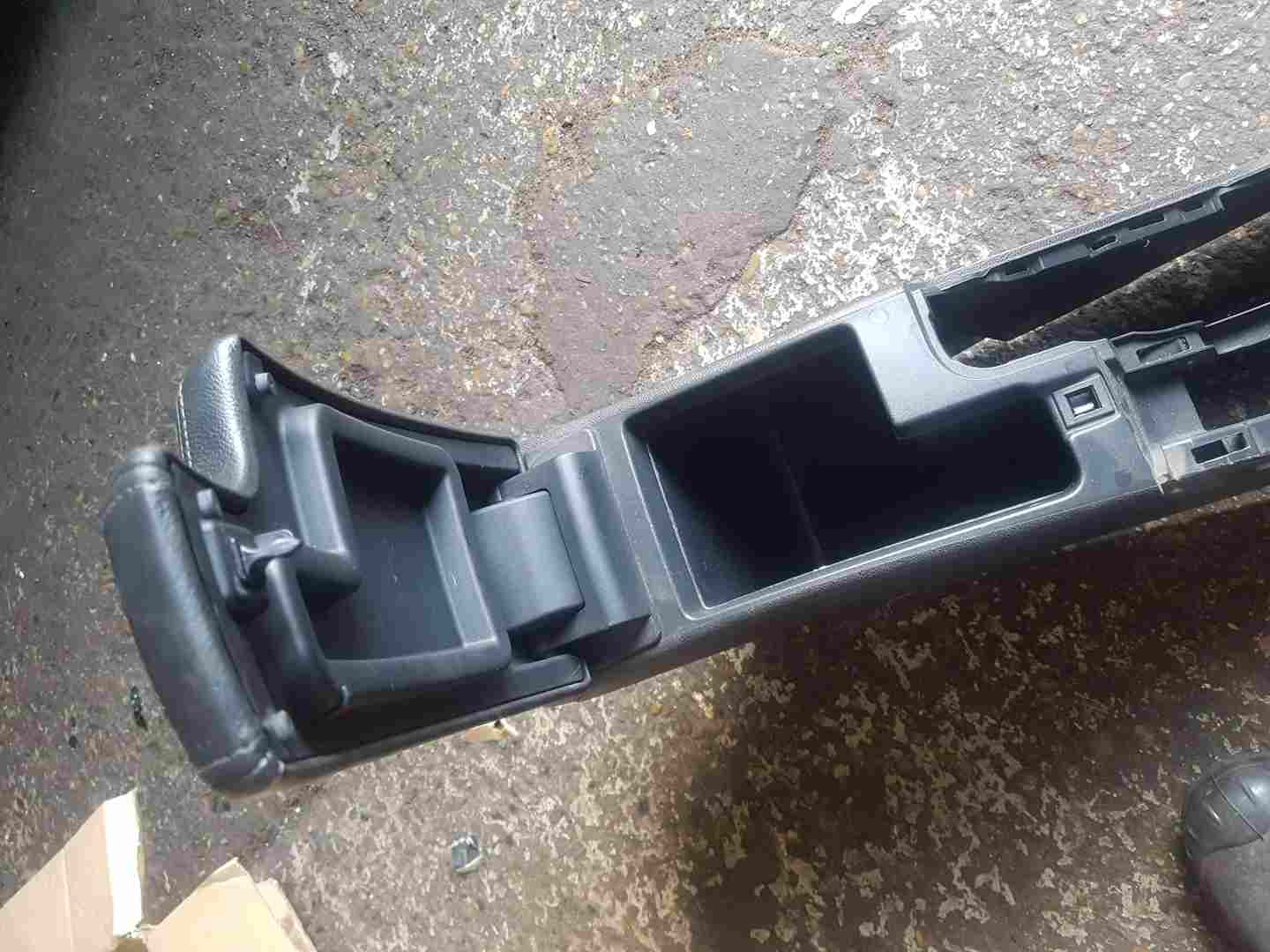 Thumb 4 Renault Megane Convertible MK3 2008-2014 Centre Console ARM Rest 
