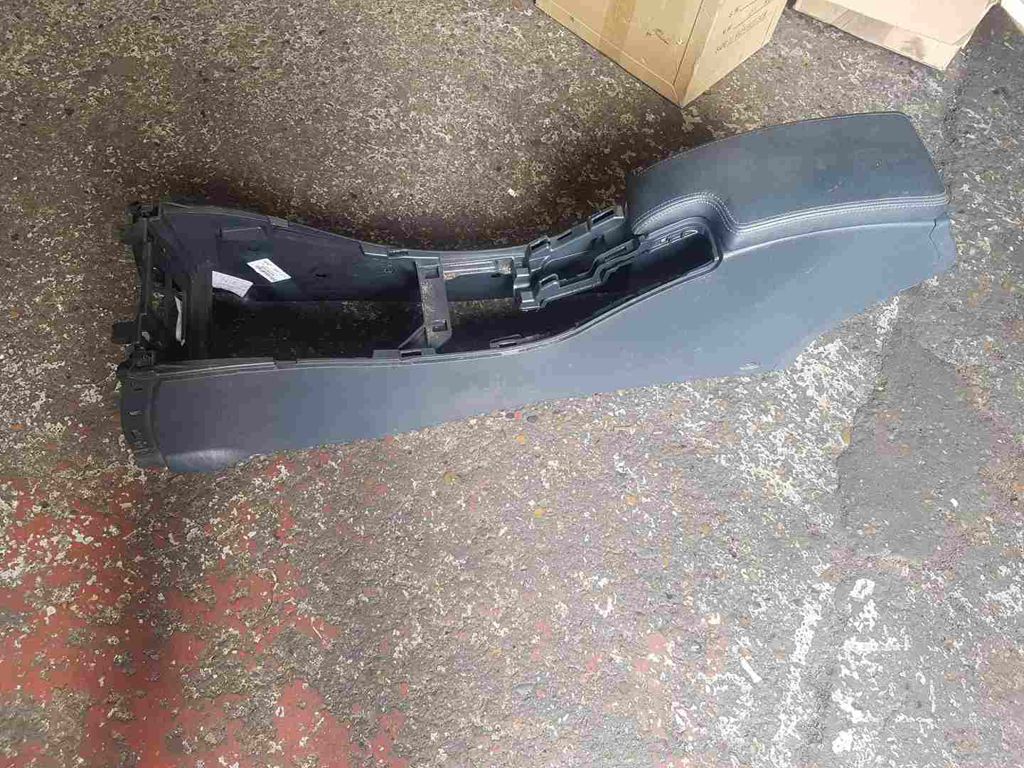 Thumb 5 Renault Megane Convertible MK3 2008-2014 Centre Console ARM Rest 