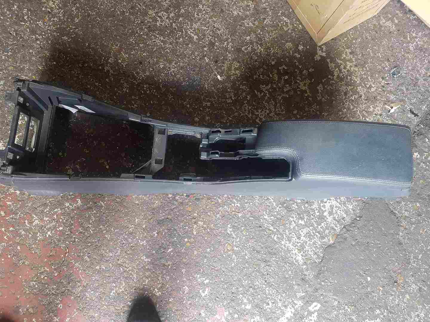 Thumb 6 Renault Megane Convertible MK3 2008-2014 Centre Console ARM Rest 