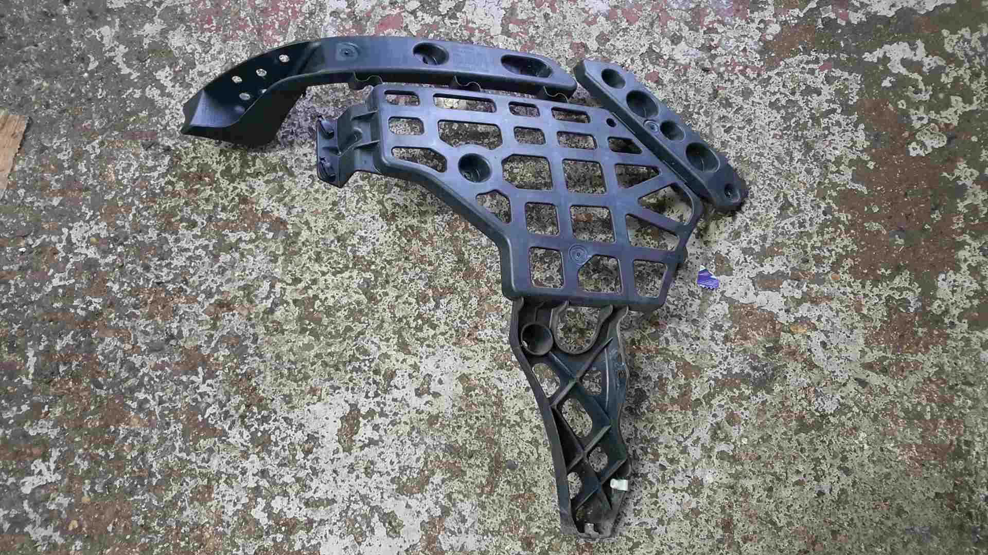 Renault Megane Convertible MK3 2008-2014 Drivers OSR Rear Bumper Bracket Support
