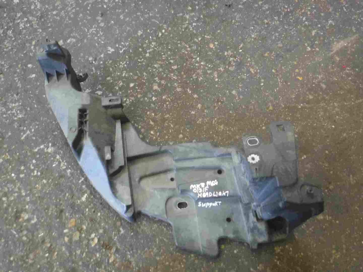 Renault Megane Coupe MK3 2008-2014 Drivers OSF Front Headlight Support