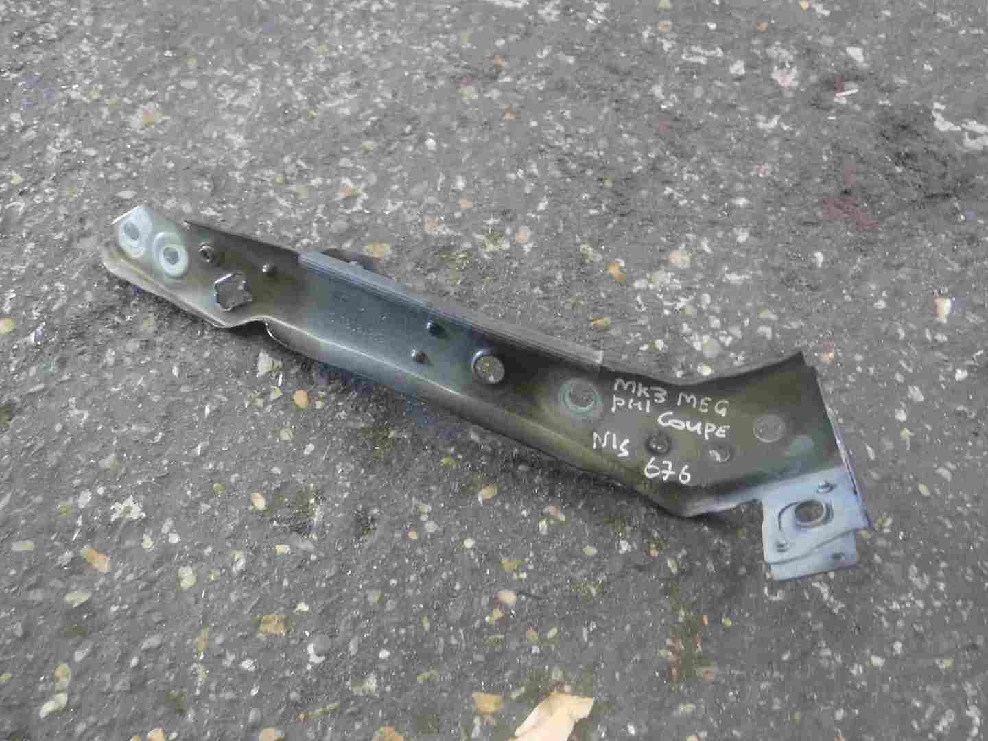 Renault Megane Coupe MK3 2008-2014 Passenger NSF Front Slam Headlight Bracket
