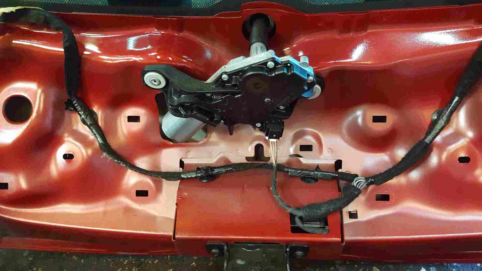 Thumb 3 Renault Megane Coupe MK3 2008-2014 Rear Tailgate Boot Red TENNJ