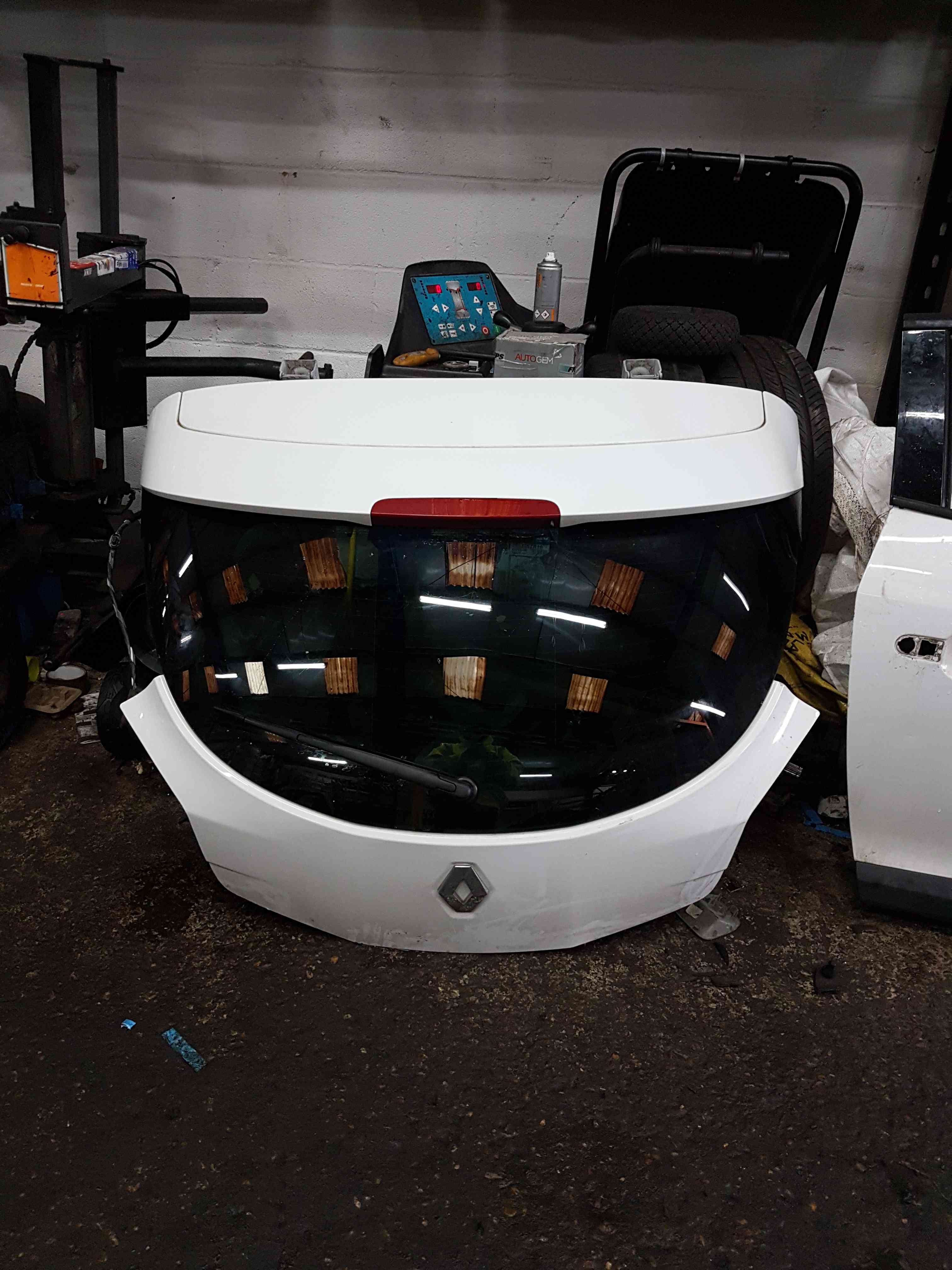 Thumb 4 Renault Megane Coupe MK3 2008-2014 Rear Tailgate Boot White Ov369