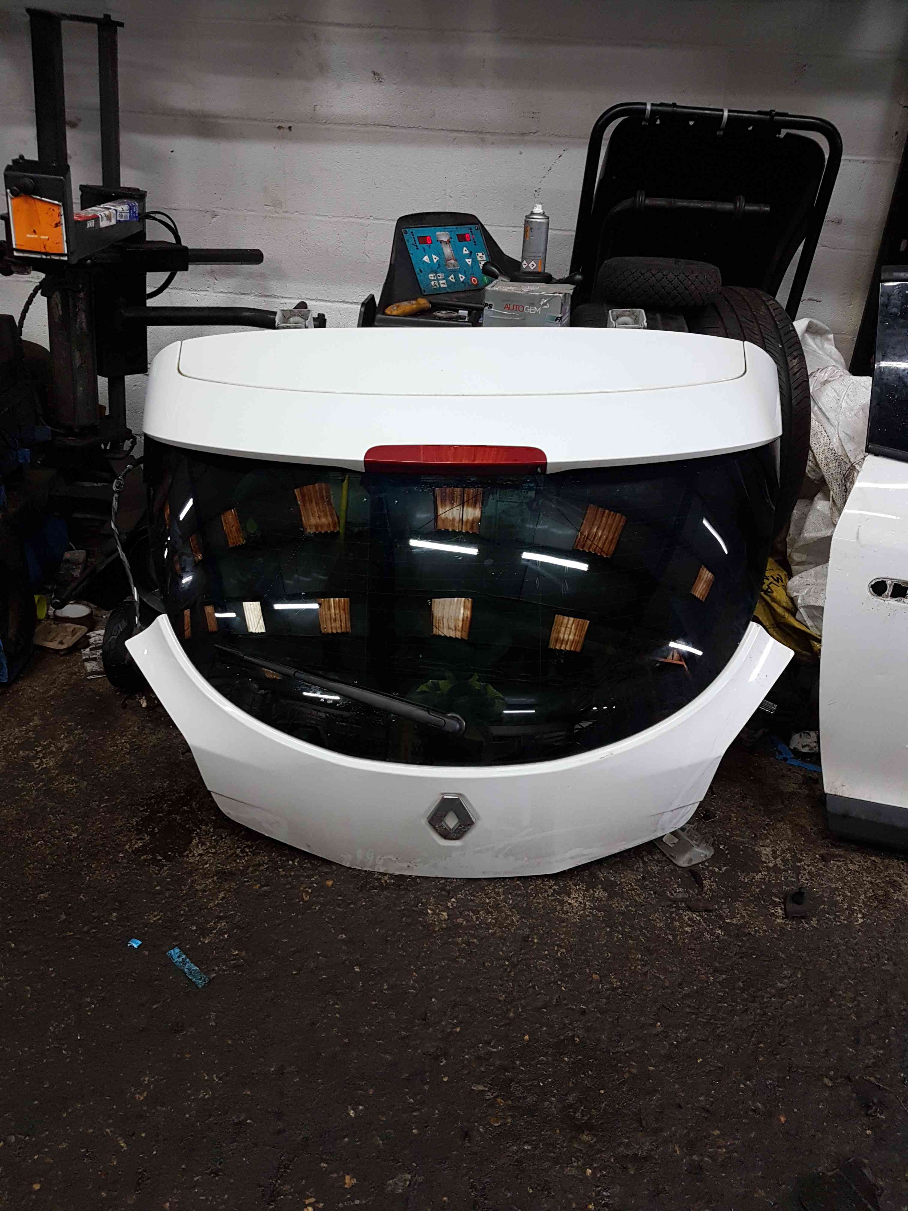 Thumb 2 Renault Megane Coupe MK3 2008-2014 Rear Tailgate Boot White Ov369