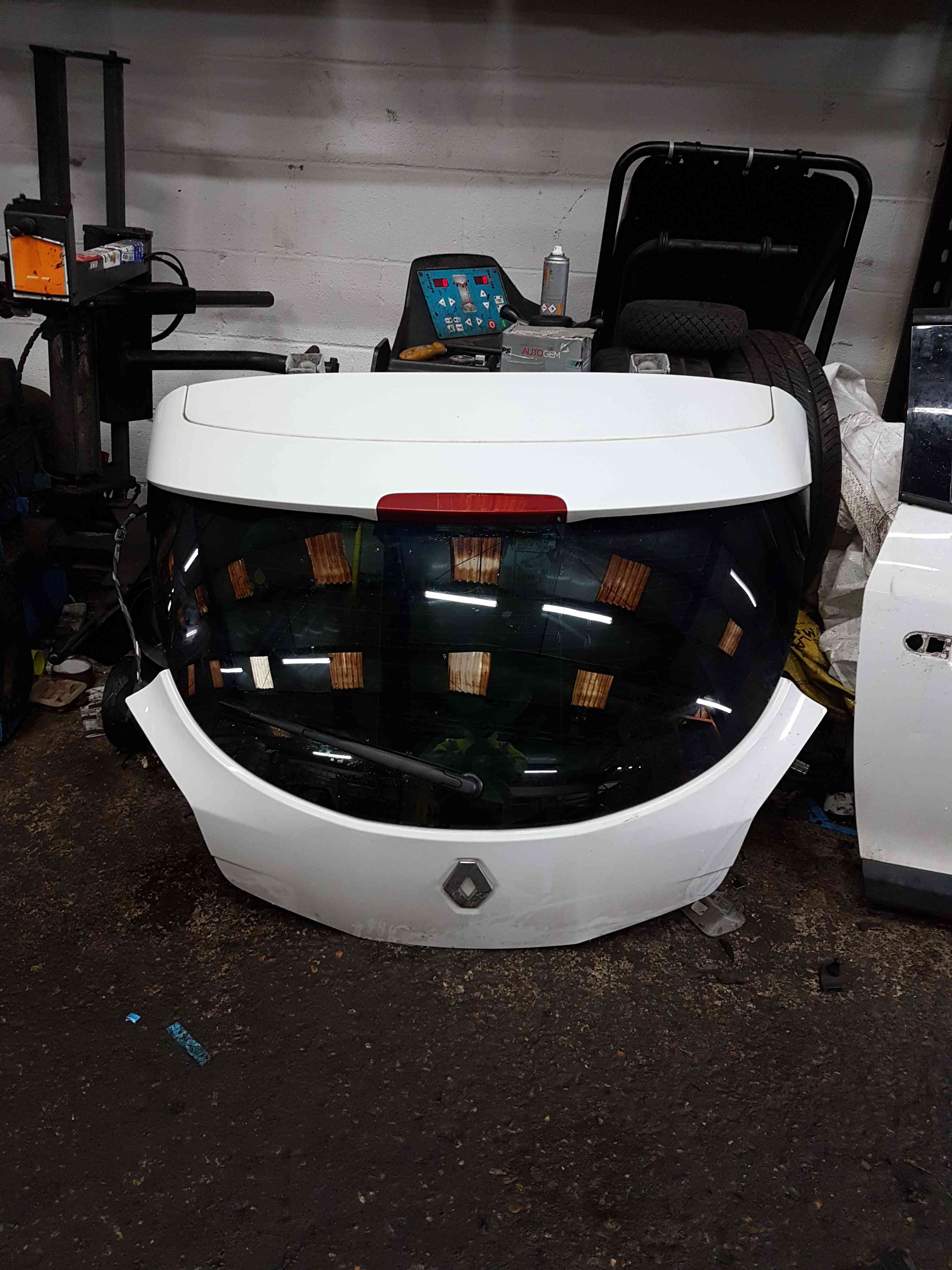 Thumb 6 Renault Megane Coupe MK3 2008-2014 Rear Tailgate Boot White Ov369