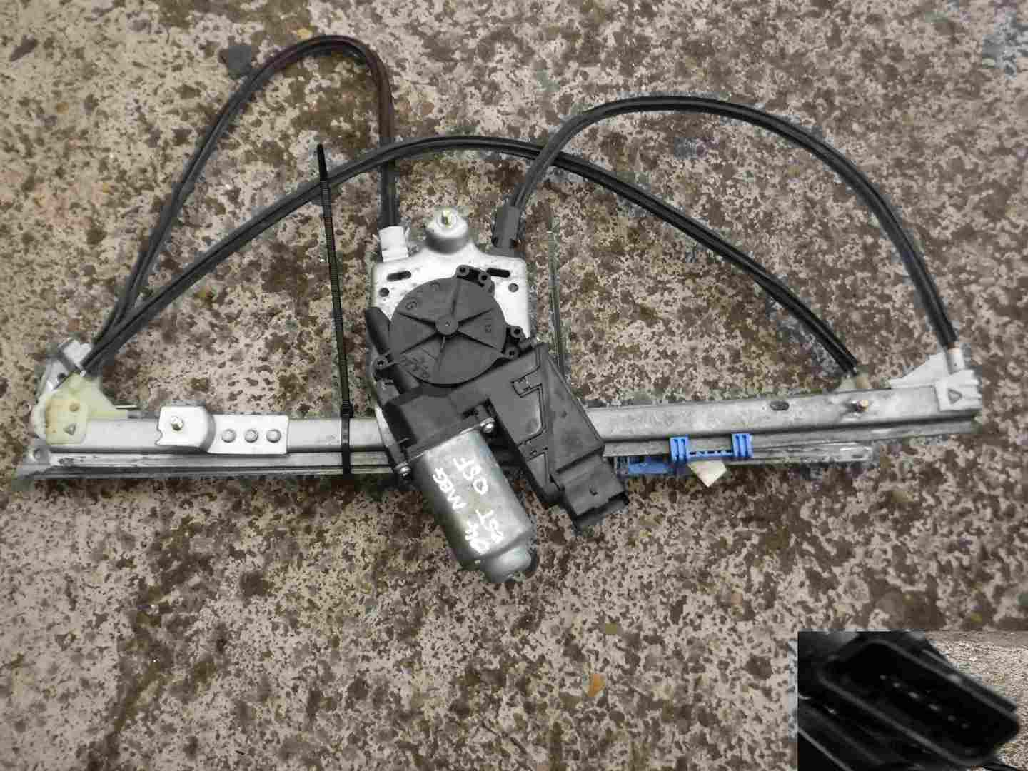 Renault Megane Estate 2002-2008 Drivers OSF Front Window Motor  Regulator 6pin