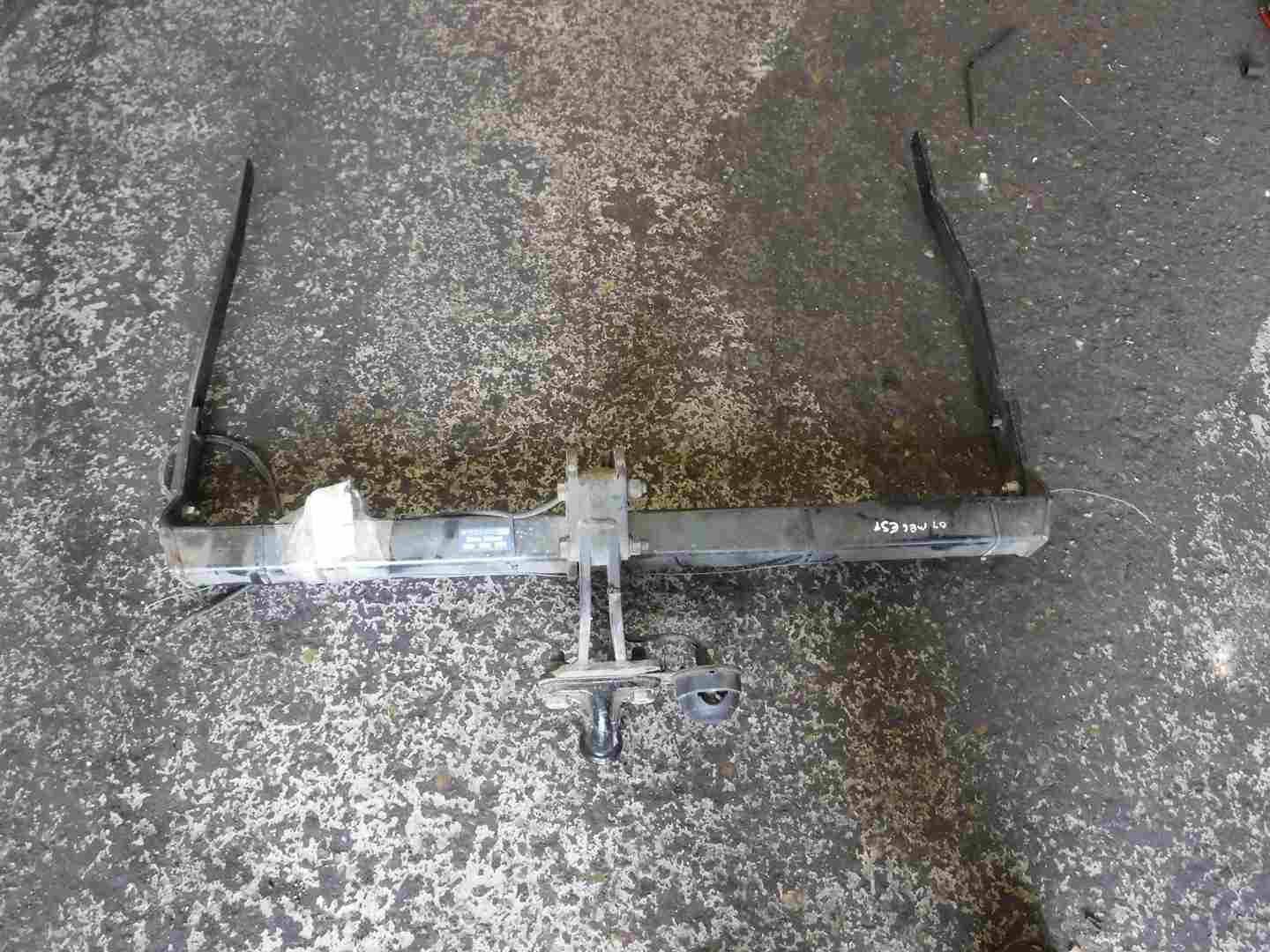 Renault Megane Estate 2002-2008 Rear Tow Bar Complete