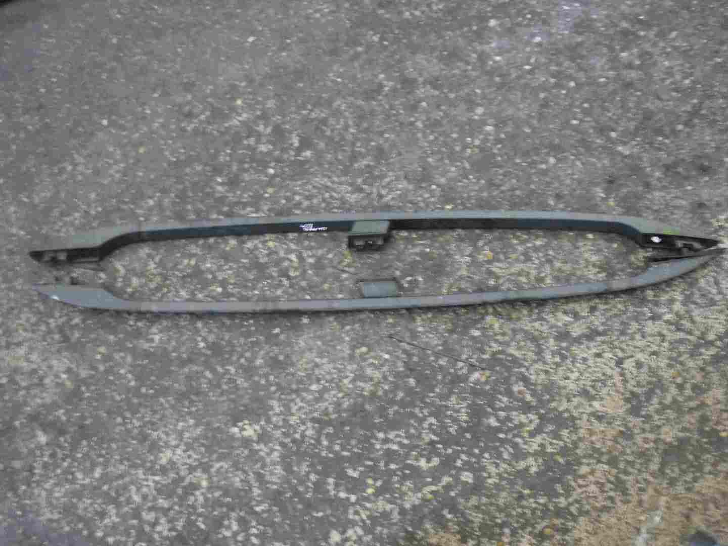 Renault Megane Estate 2003-2008 Roof Bars Black Rail  Runners