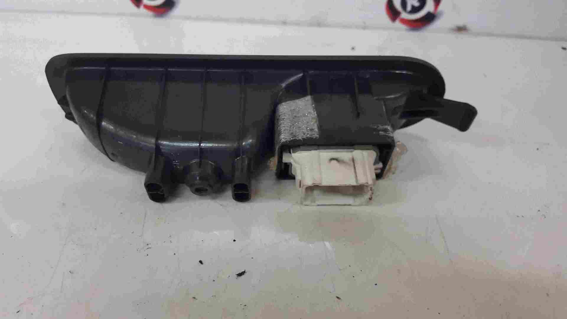 Thumb 2 Renault Megane Estate MK2 2001-2006 Passenger NSR Rear Window Switch Panel