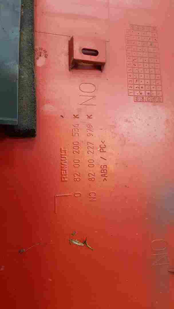 Thumb 3 Renault Megane Estate MK2 2002-2008 Rear Tailgate Boot Red Spoiler Red