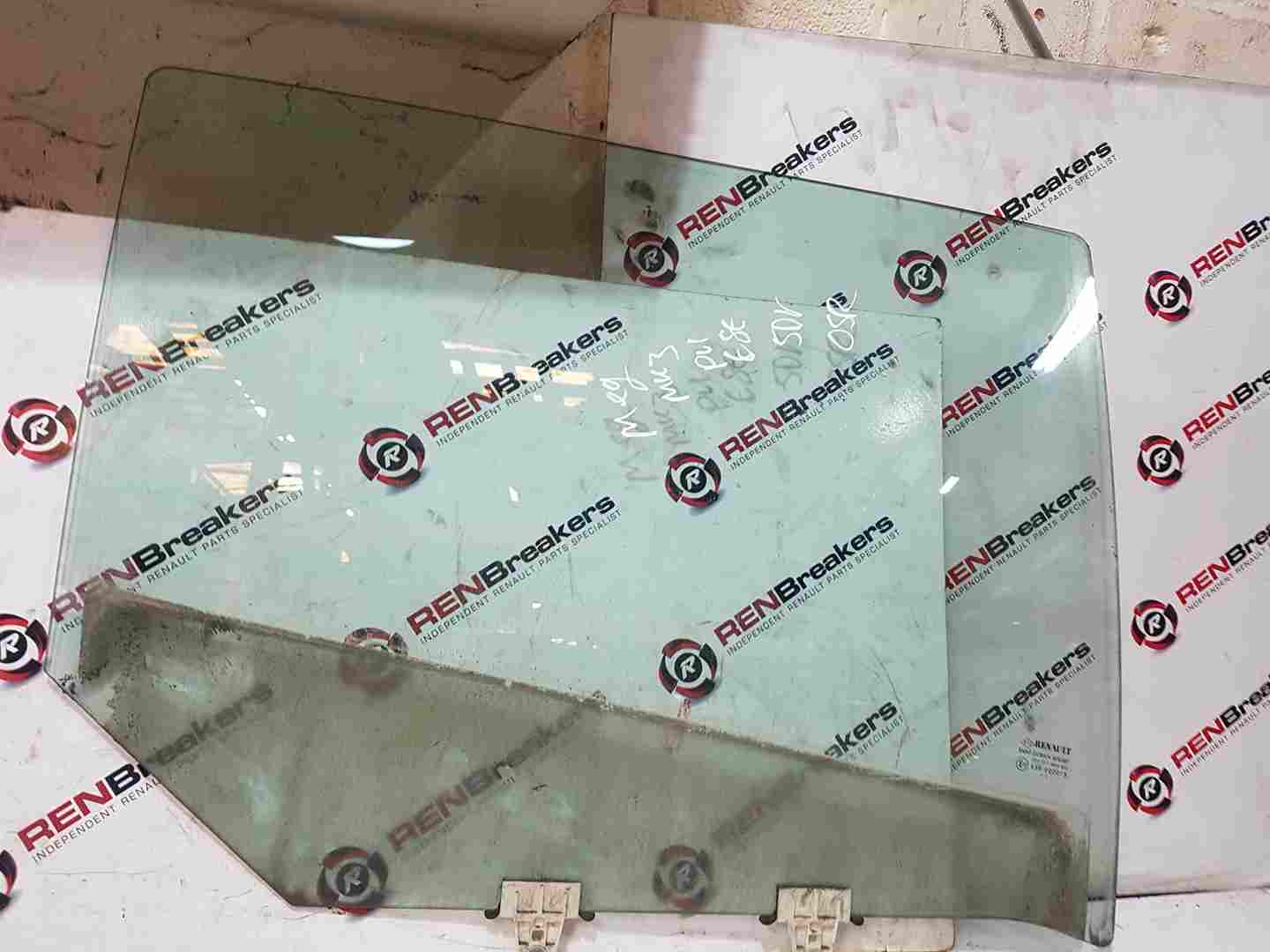 Thumb 3 Renault Megane Estate MK3 2008-2010 Driver Side OSR Rear Window Glass