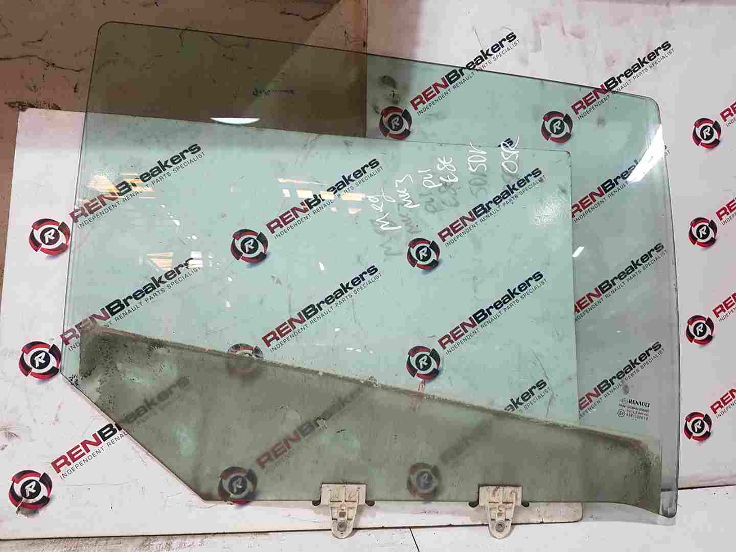 Thumb 4 Renault Megane Estate MK3 2008-2010 Driver Side OSR Rear Window Glass