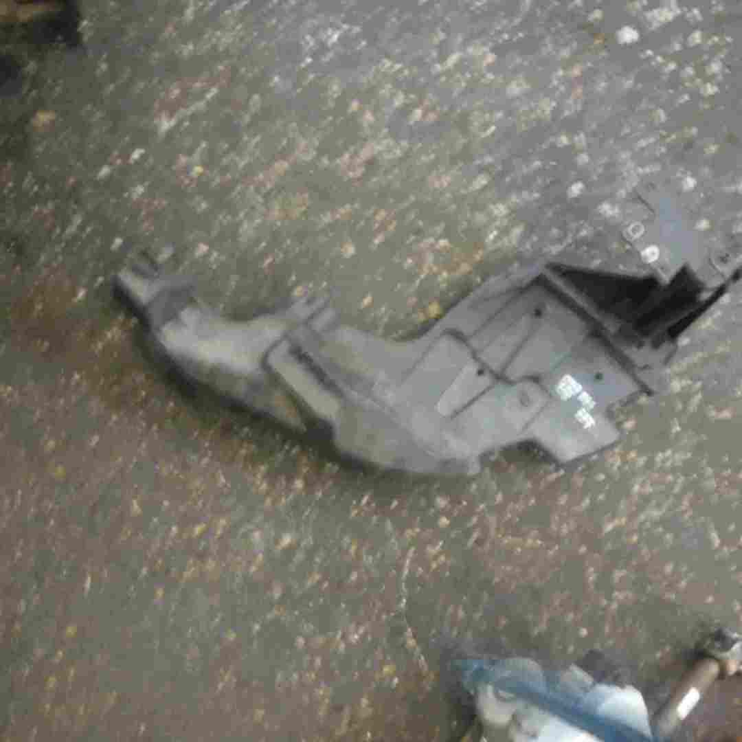 Renault Megane Estate MK3 2008-2012 Drivers OSF Front Headlight Holder Support