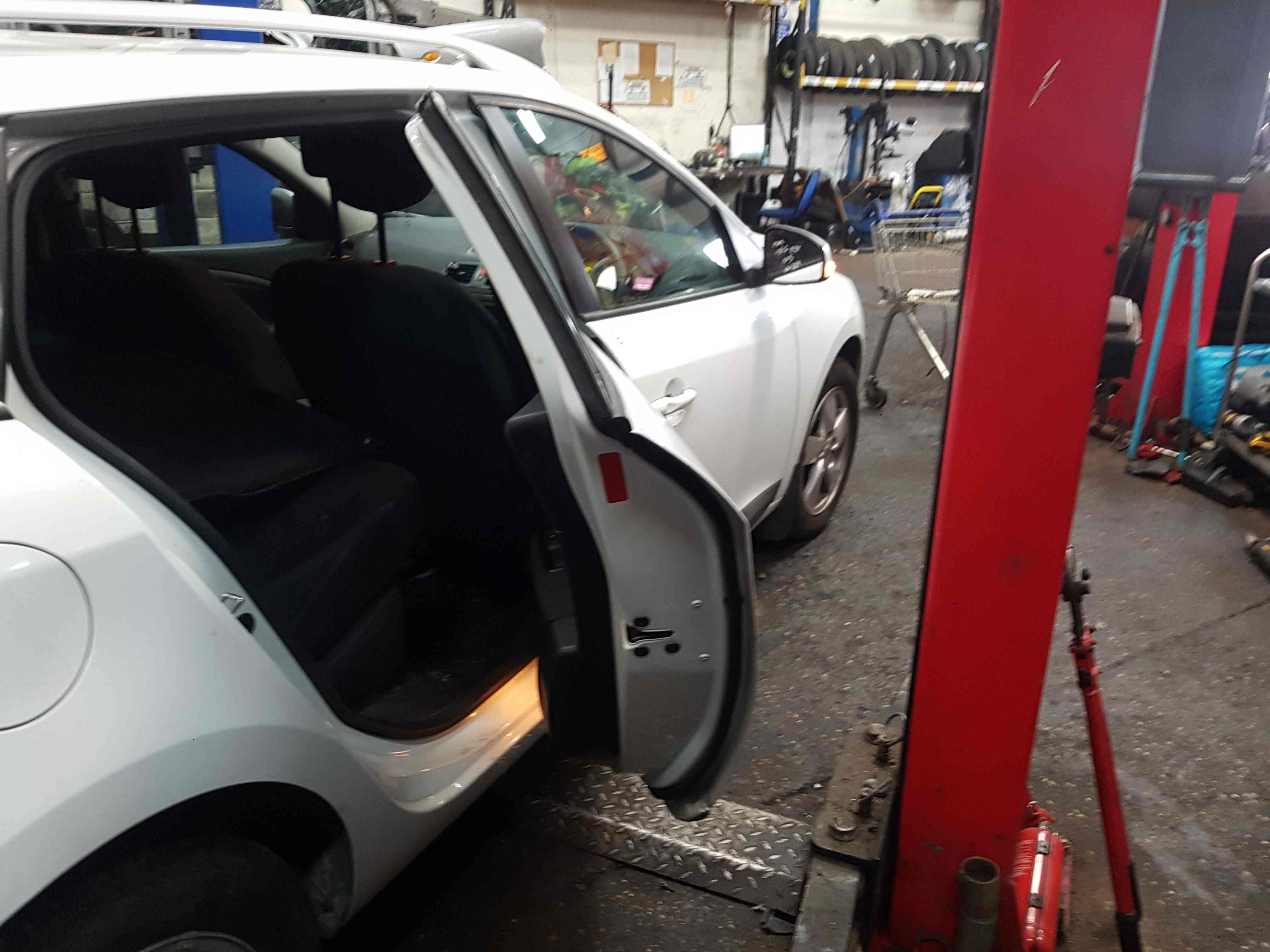 Thumb 2 Renault Megane Estate MK3 2008-2012 Drivers OSR Rear Door White Ov369
