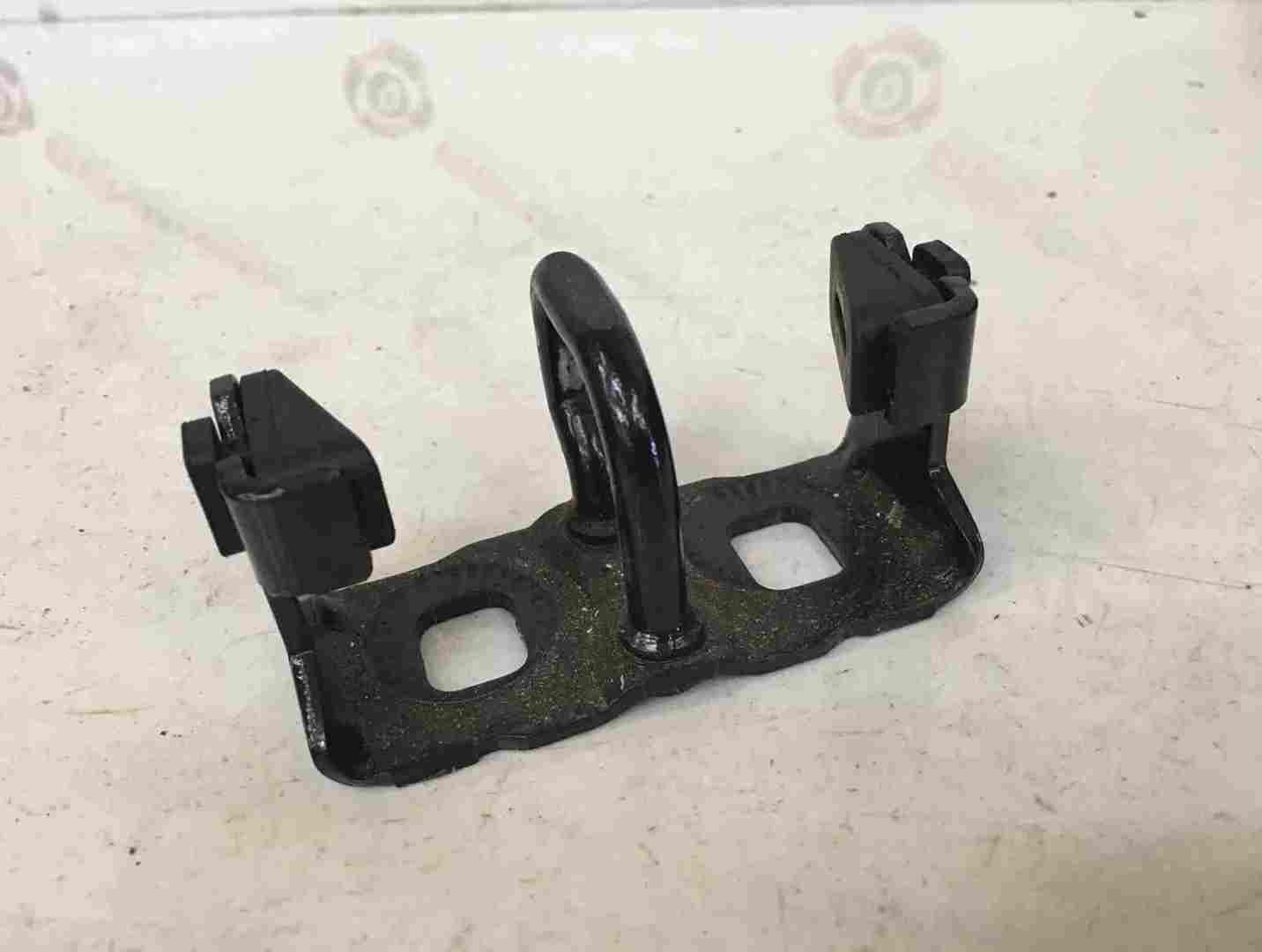 Renault Megane Estate MK3 2008-2014 Boot Tailgate Lock Striker Plate