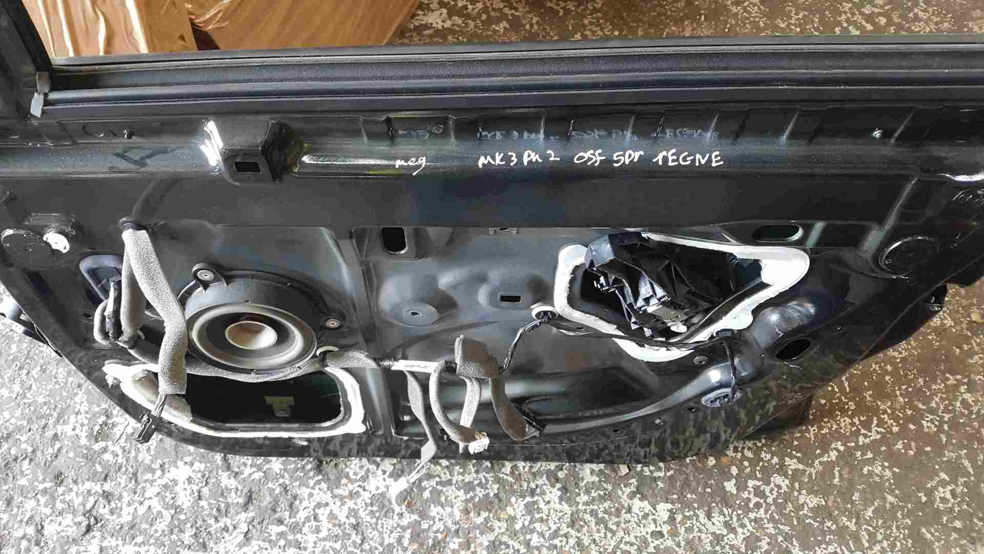 Thumb 2 Renault Megane Estate MK3 2008-2014 Drivers OSF Front Door Black TEGNE