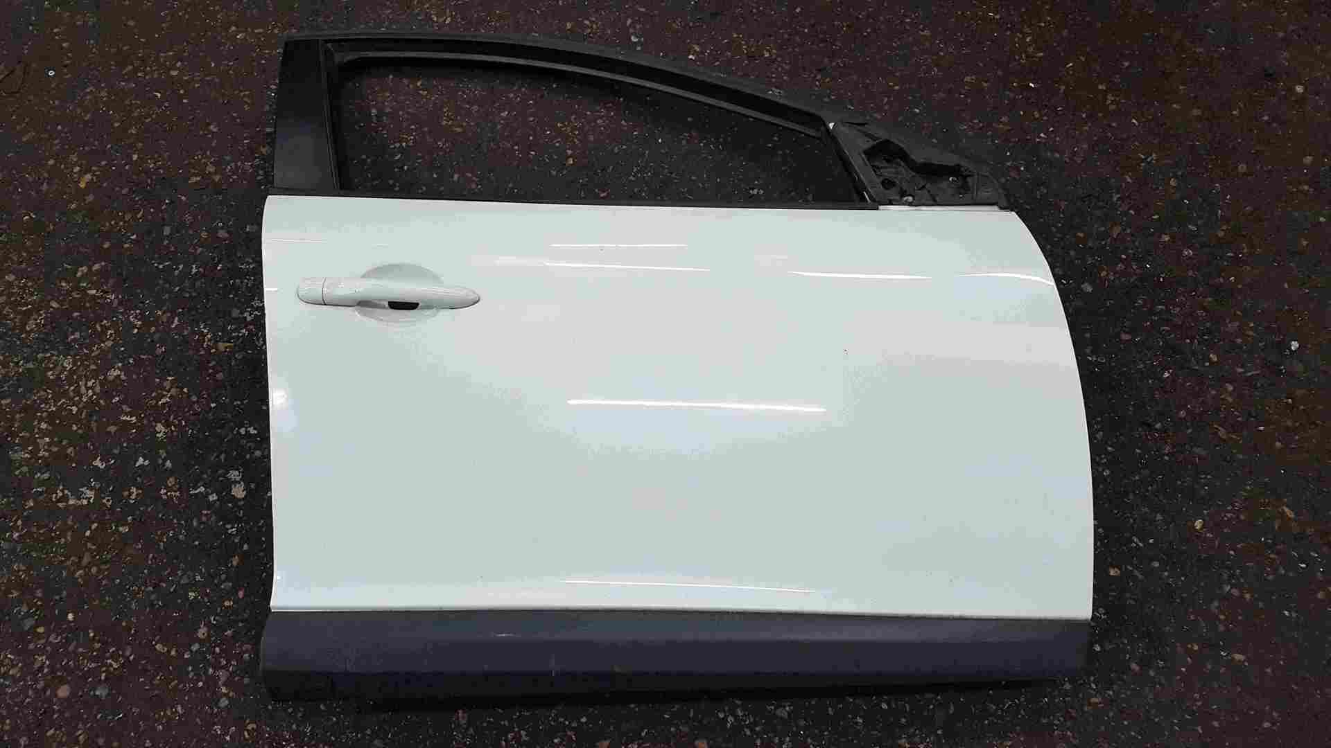 Renault Megane Estate MK3 2008-2016 Drivers OSF Front Door White OV369