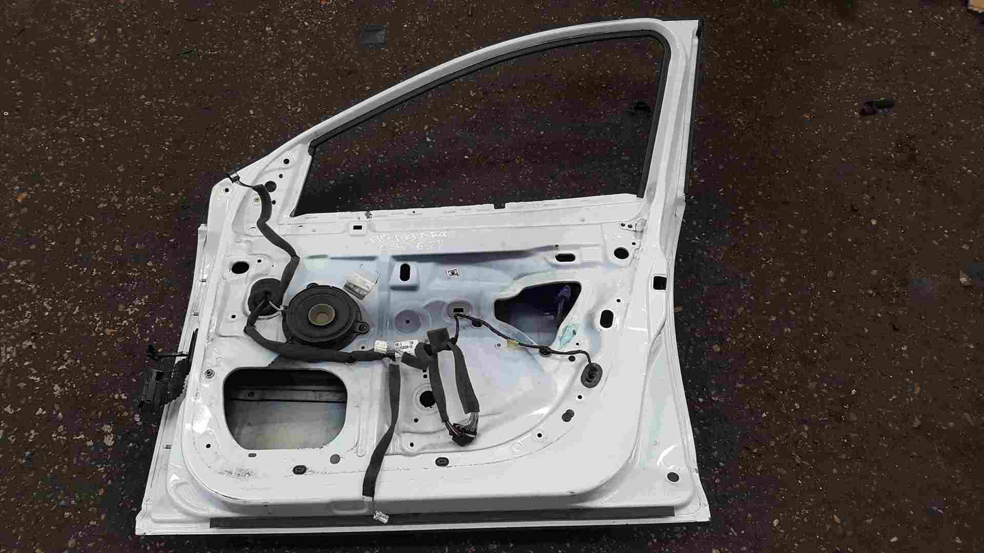Thumb 3 Renault Megane Estate MK3 2008-2016 Drivers OSF Front Door White OV369