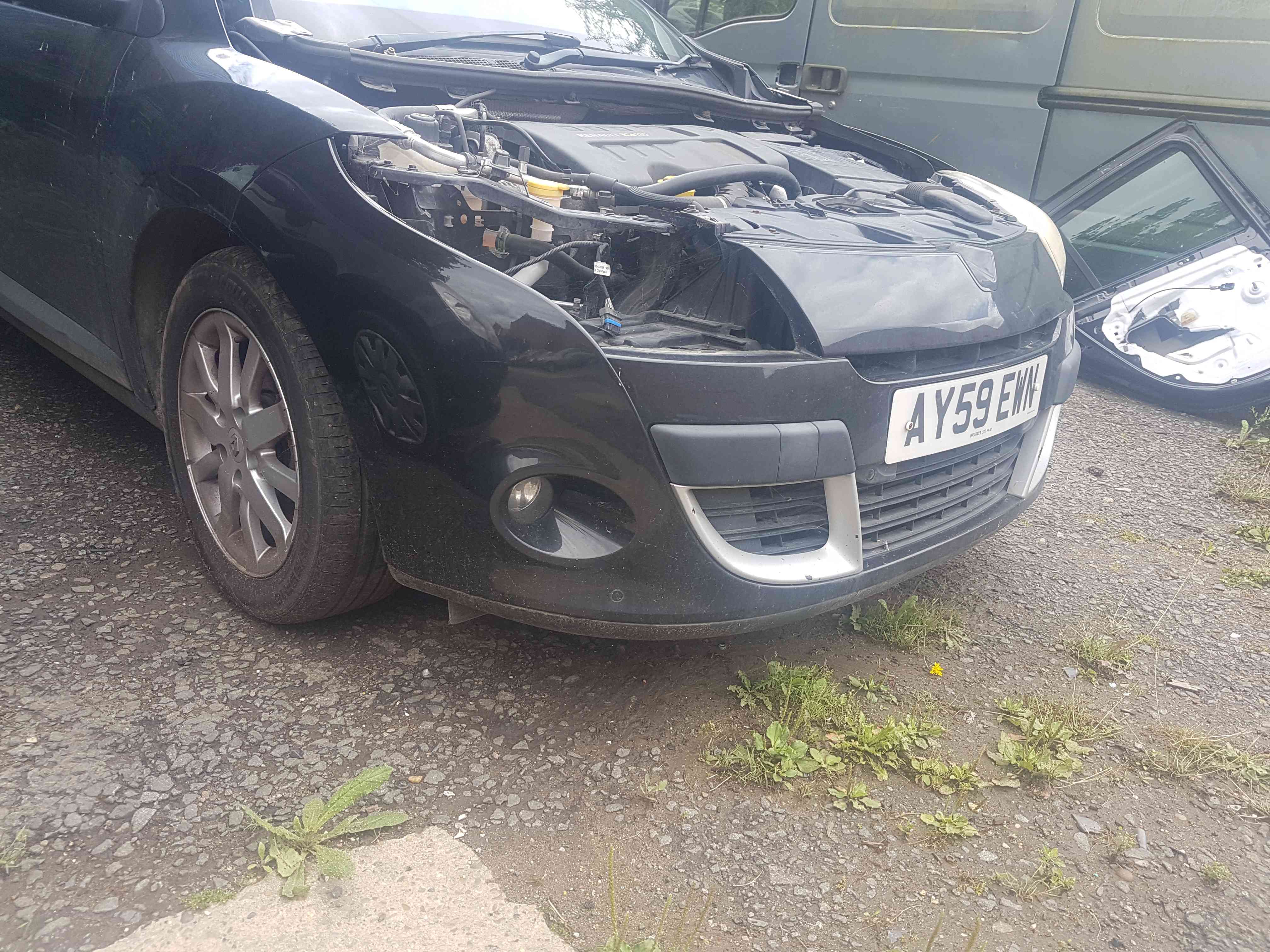 Thumb 3 Renault Megane Hatch MK3 2008-2012 Front Bumper Black 676 + Parking Sensors