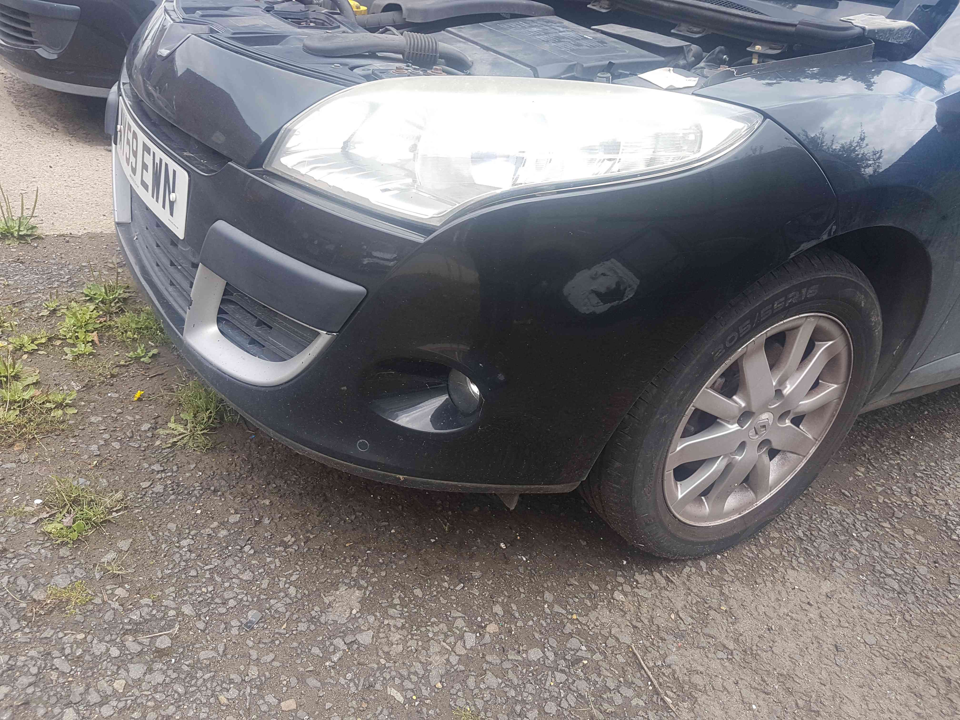 Thumb 4 Renault Megane Hatch MK3 2008-2012 Front Bumper Black 676 + Parking Sensors