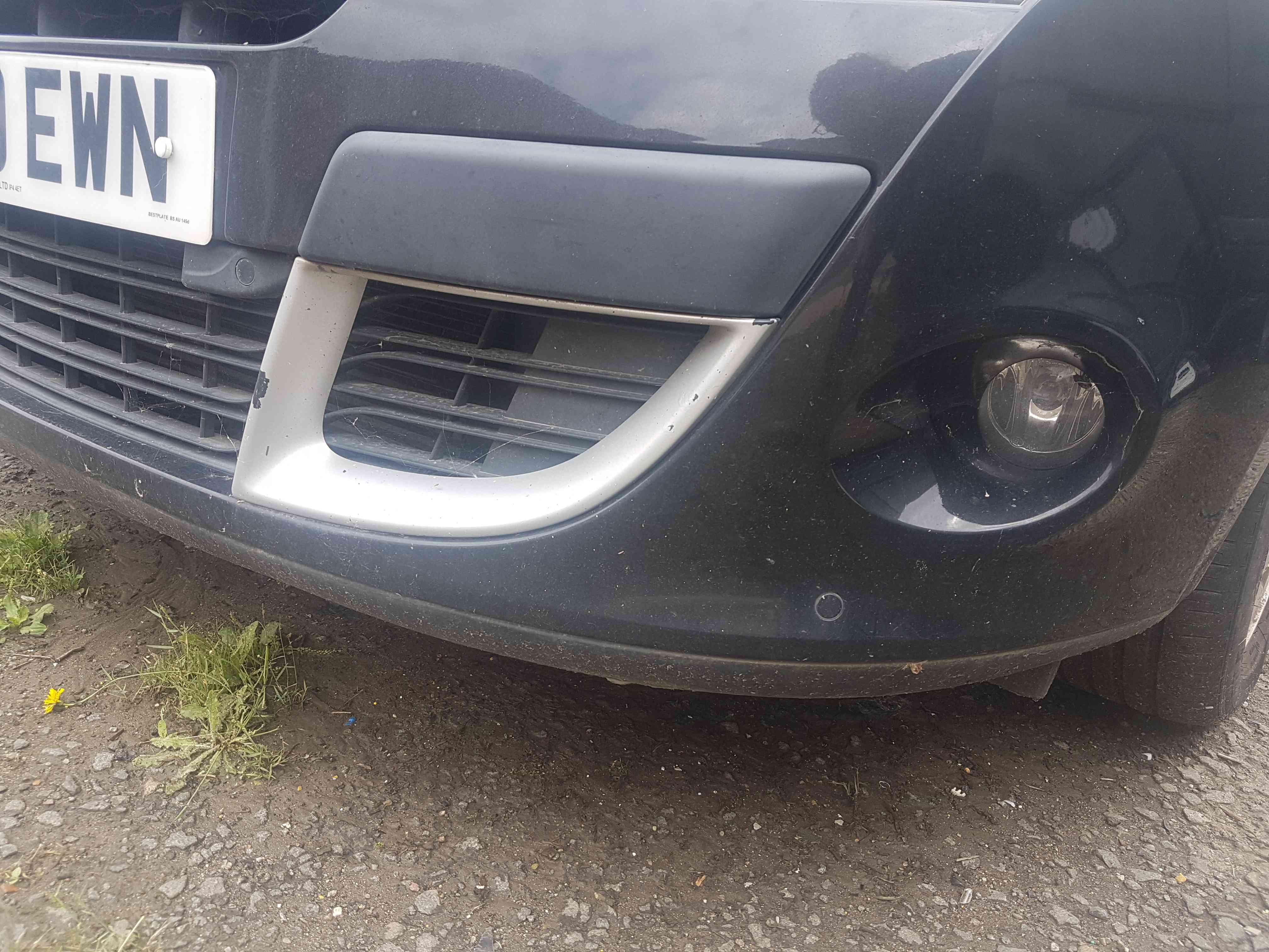 Thumb 5 Renault Megane Hatch MK3 2008-2012 Front Bumper Black 676 + Parking Sensors