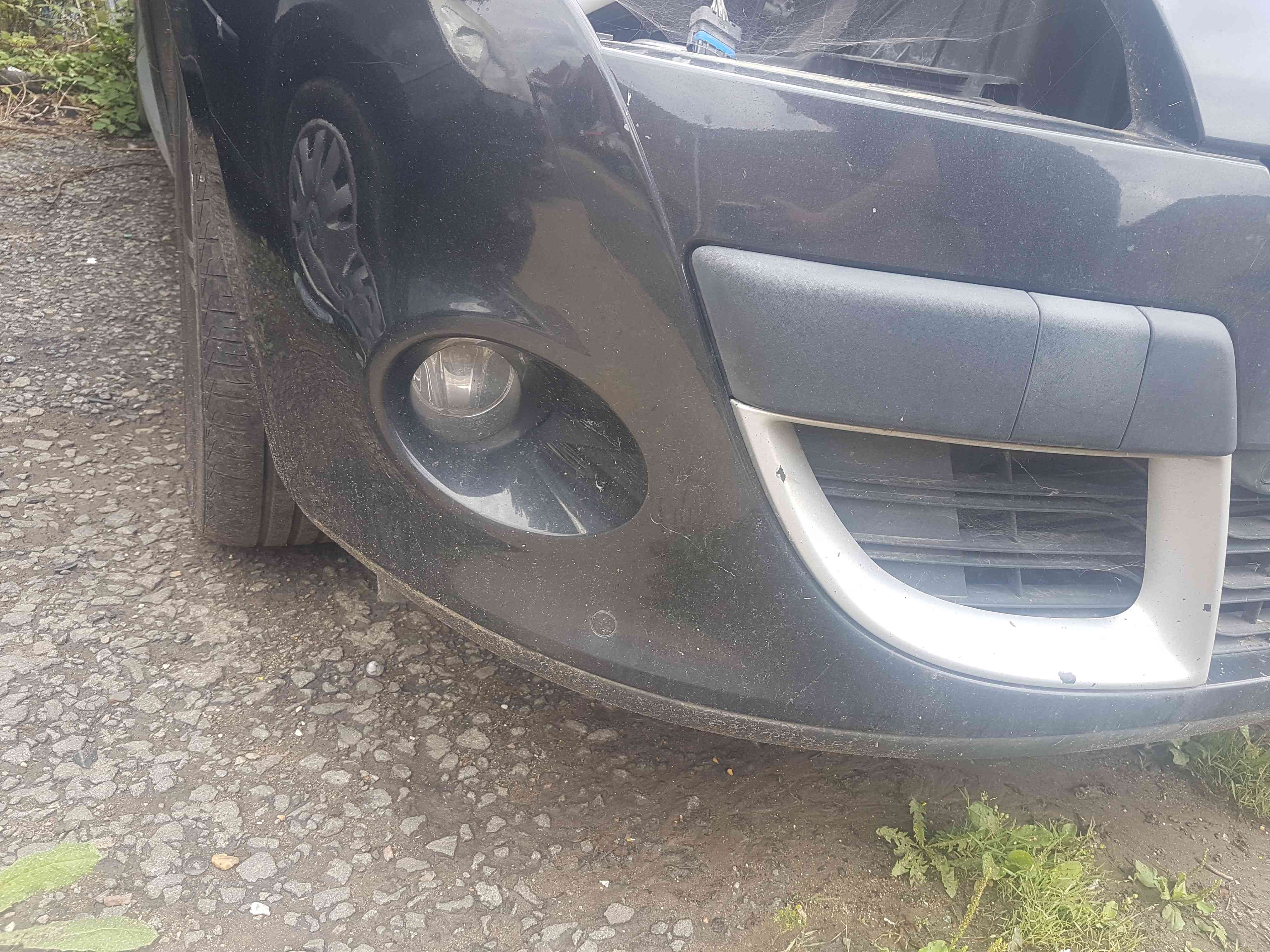 Thumb 6 Renault Megane Hatch MK3 2008-2012 Front Bumper Black 676 + Parking Sensors