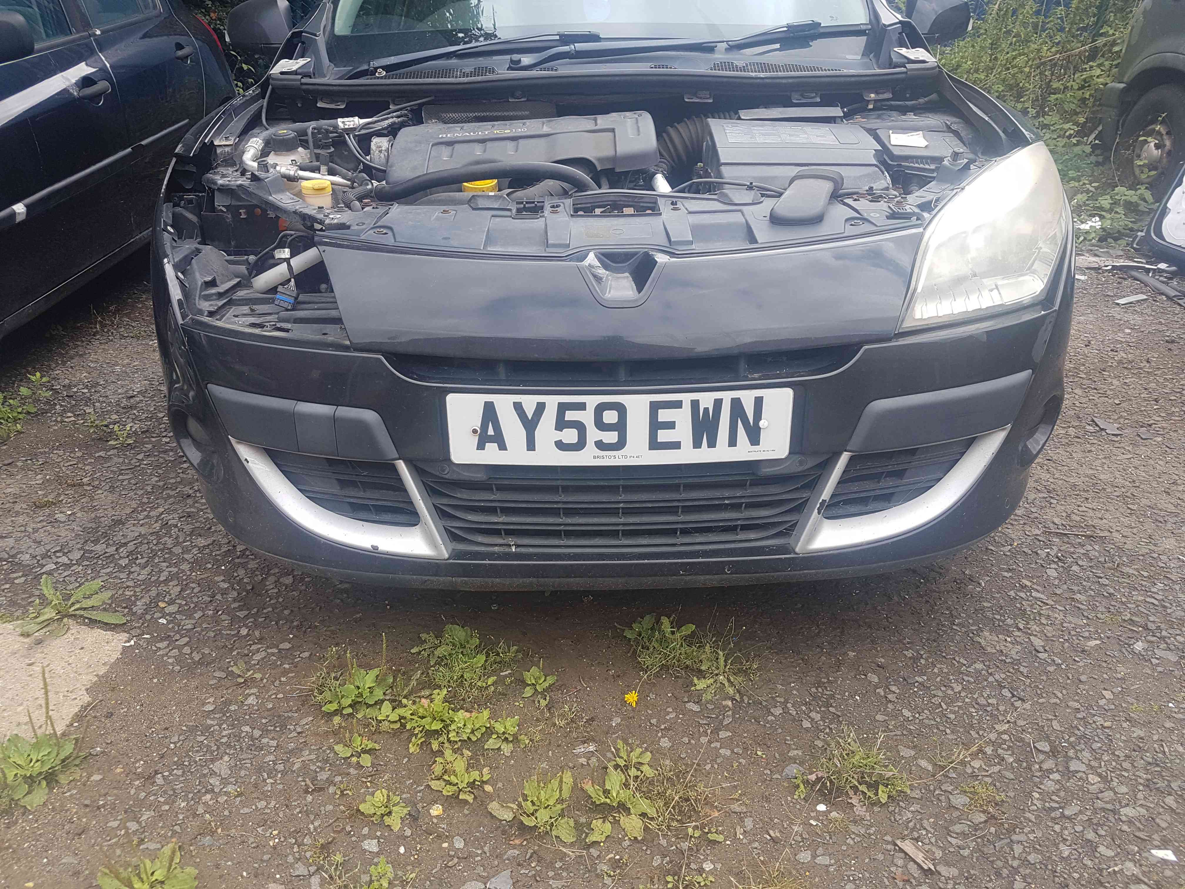 Thumb 7 Renault Megane Hatch MK3 2008-2012 Front Bumper Black 676 + Parking Sensors