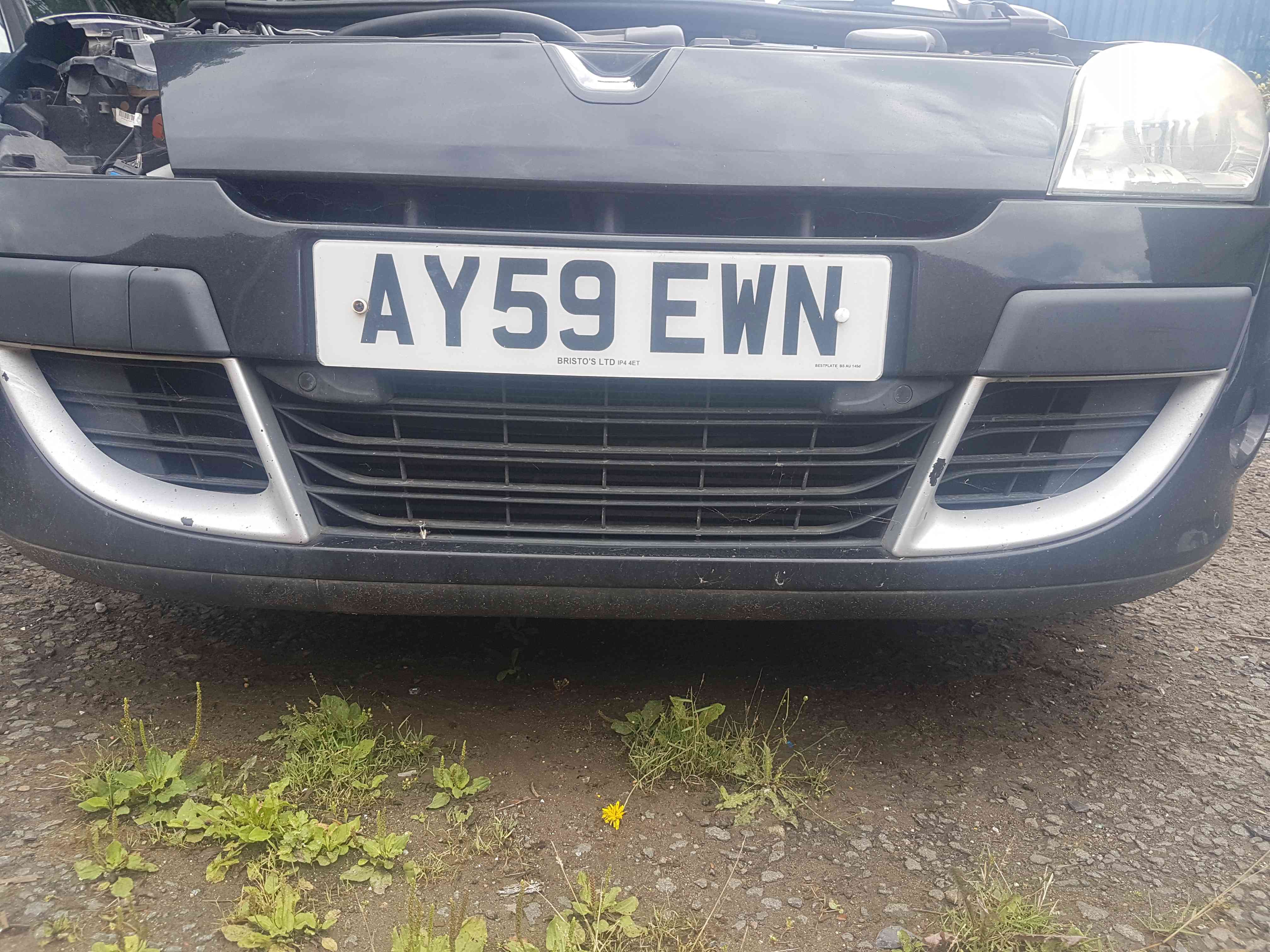 Thumb 9 Renault Megane Hatch MK3 2008-2012 Front Bumper Black 676 + Parking Sensors