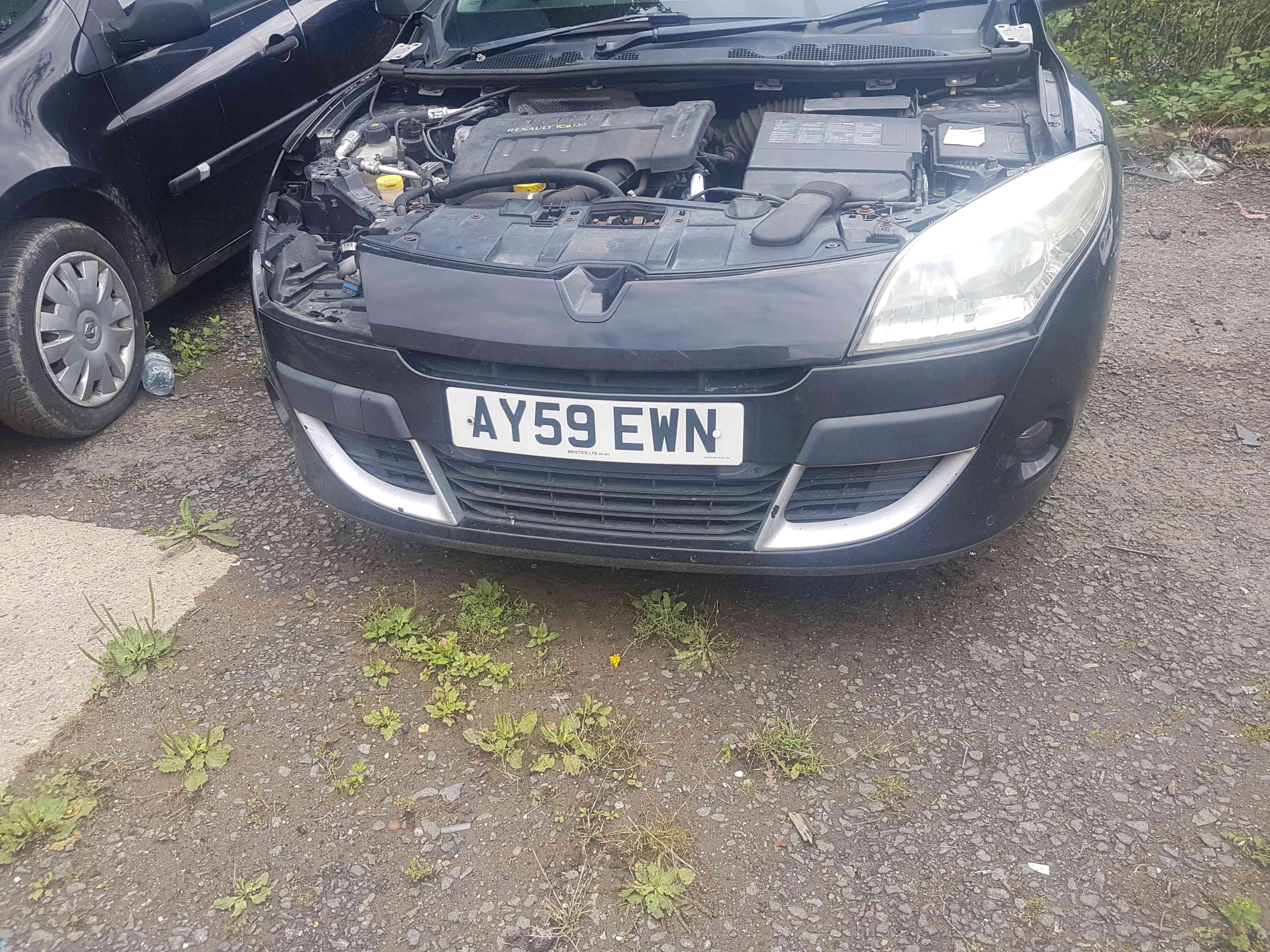 Thumb 10 Renault Megane Hatch MK3 2008-2012 Front Bumper Black 676 + Parking Sensors