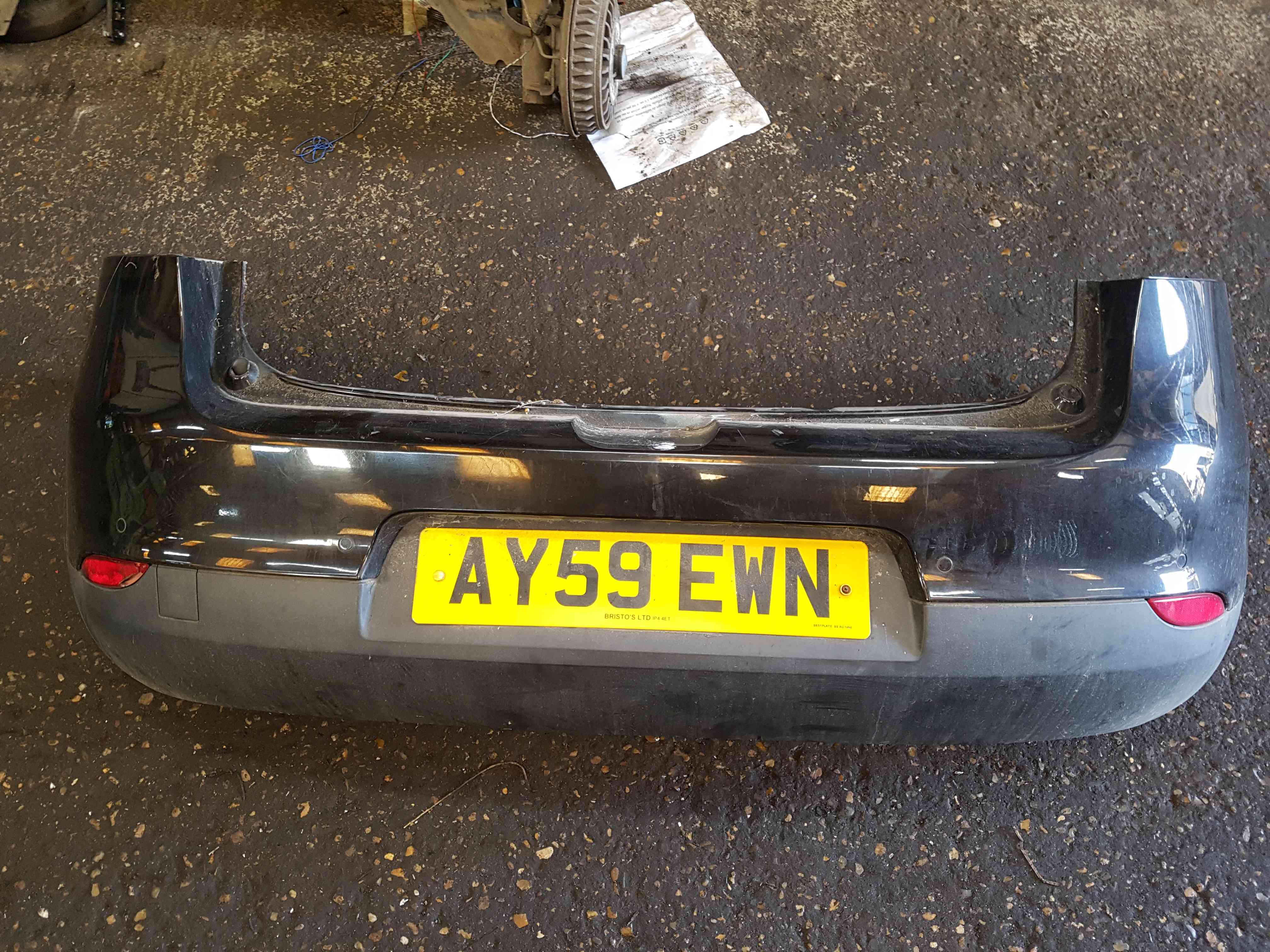 Renault Megane Hatchback MK3 2008-2012 Rear Bumper Black 676 + Parking Sensors