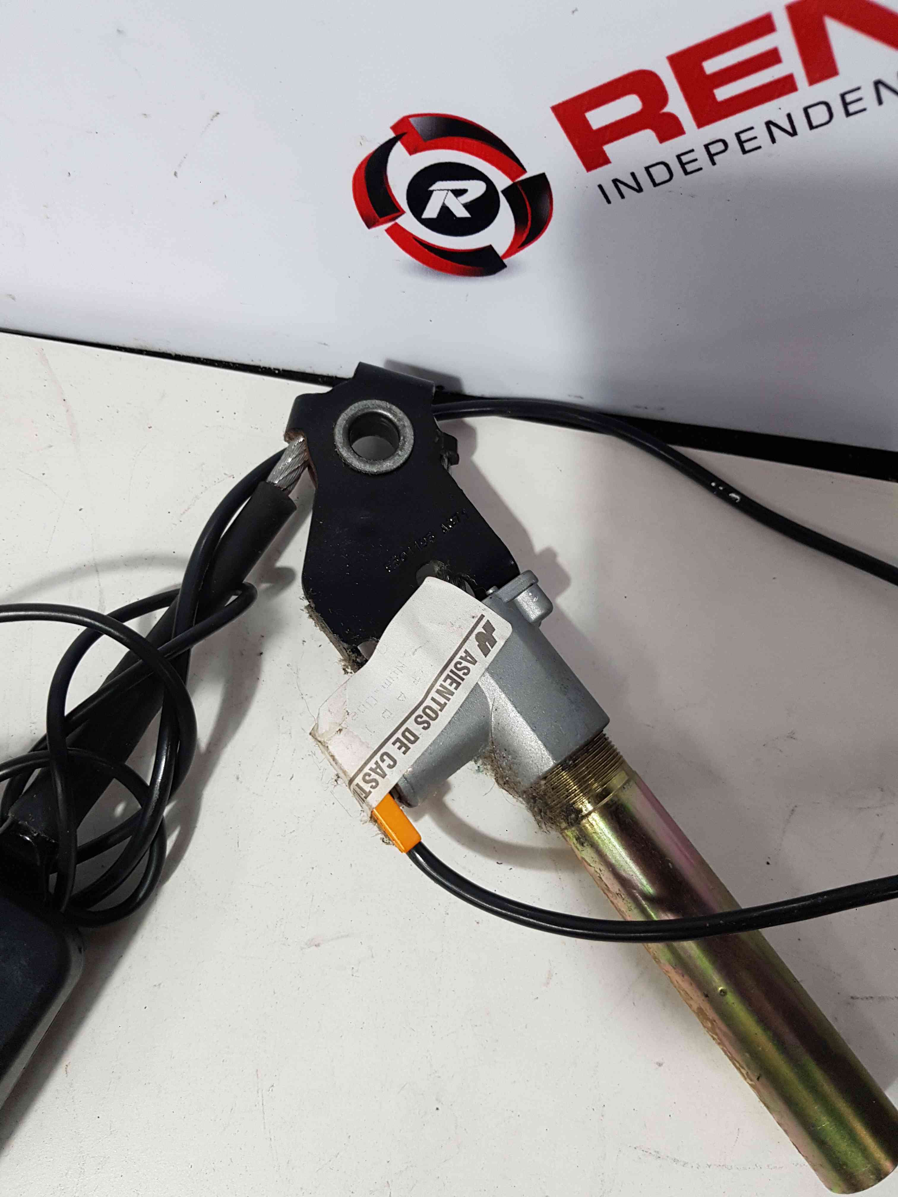 Thumb 3 Renault Megane MK1 1995-1999 Drivers OSF Front Seatbelt Pretensioner Buckle