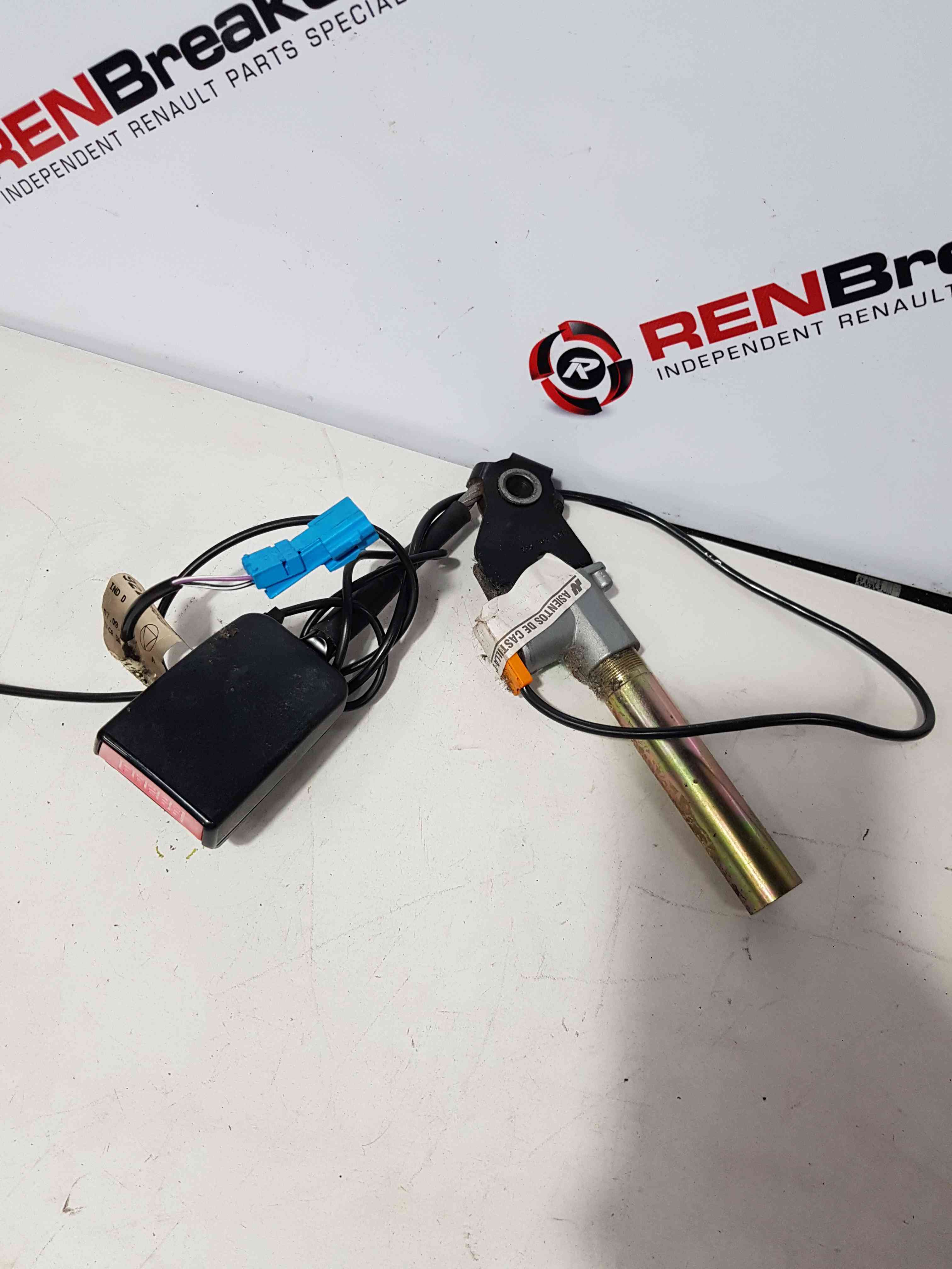 Thumb 6 Renault Megane MK1 1995-1999 Drivers OSF Front Seatbelt Pretensioner Buckle