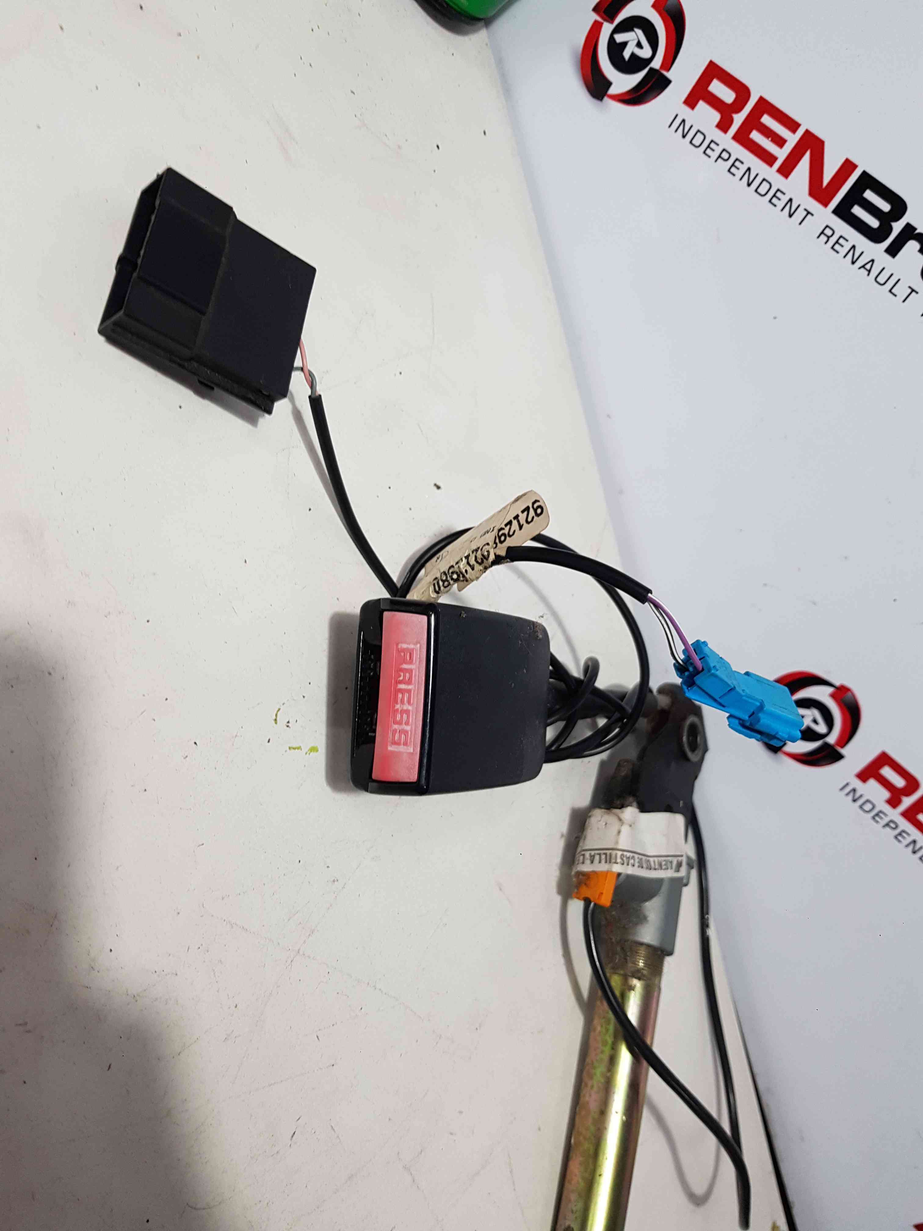 Thumb 8 Renault Megane MK1 1995-1999 Drivers OSF Front Seatbelt Pretensioner Buckle