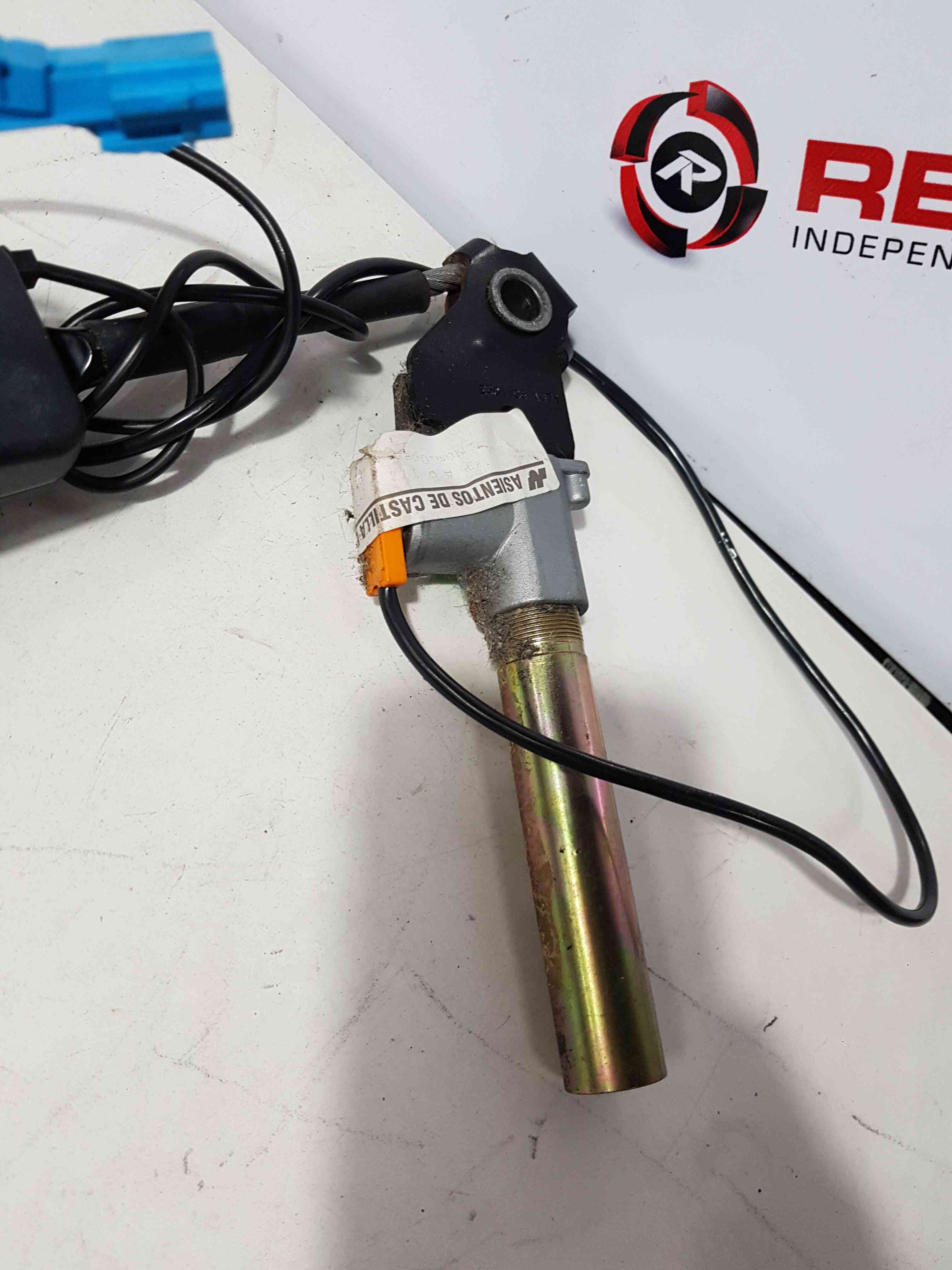 Thumb 9 Renault Megane MK1 1995-1999 Drivers OSF Front Seatbelt Pretensioner Buckle