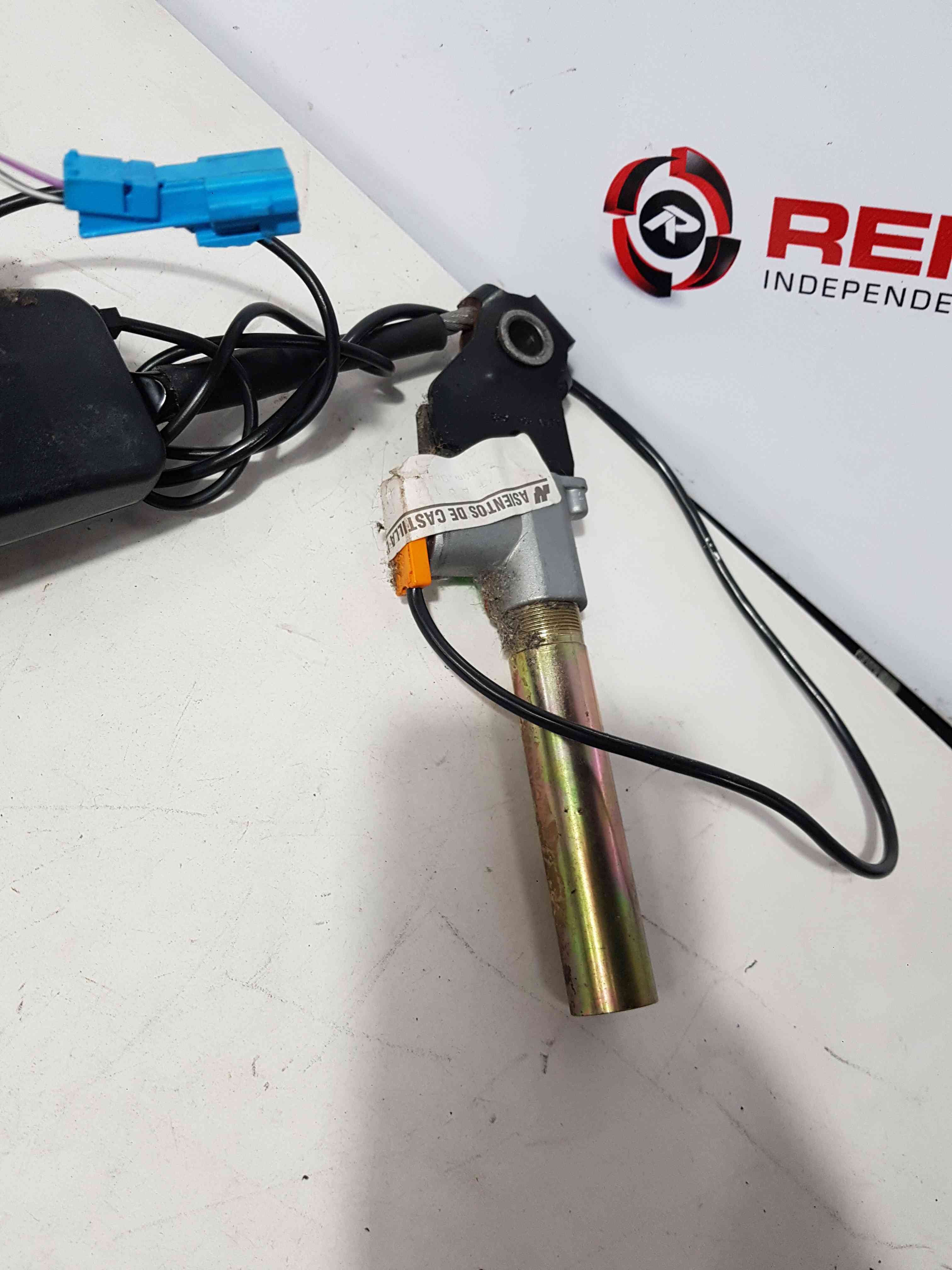 Thumb 10 Renault Megane MK1 1995-1999 Drivers OSF Front Seatbelt Pretensioner Buckle