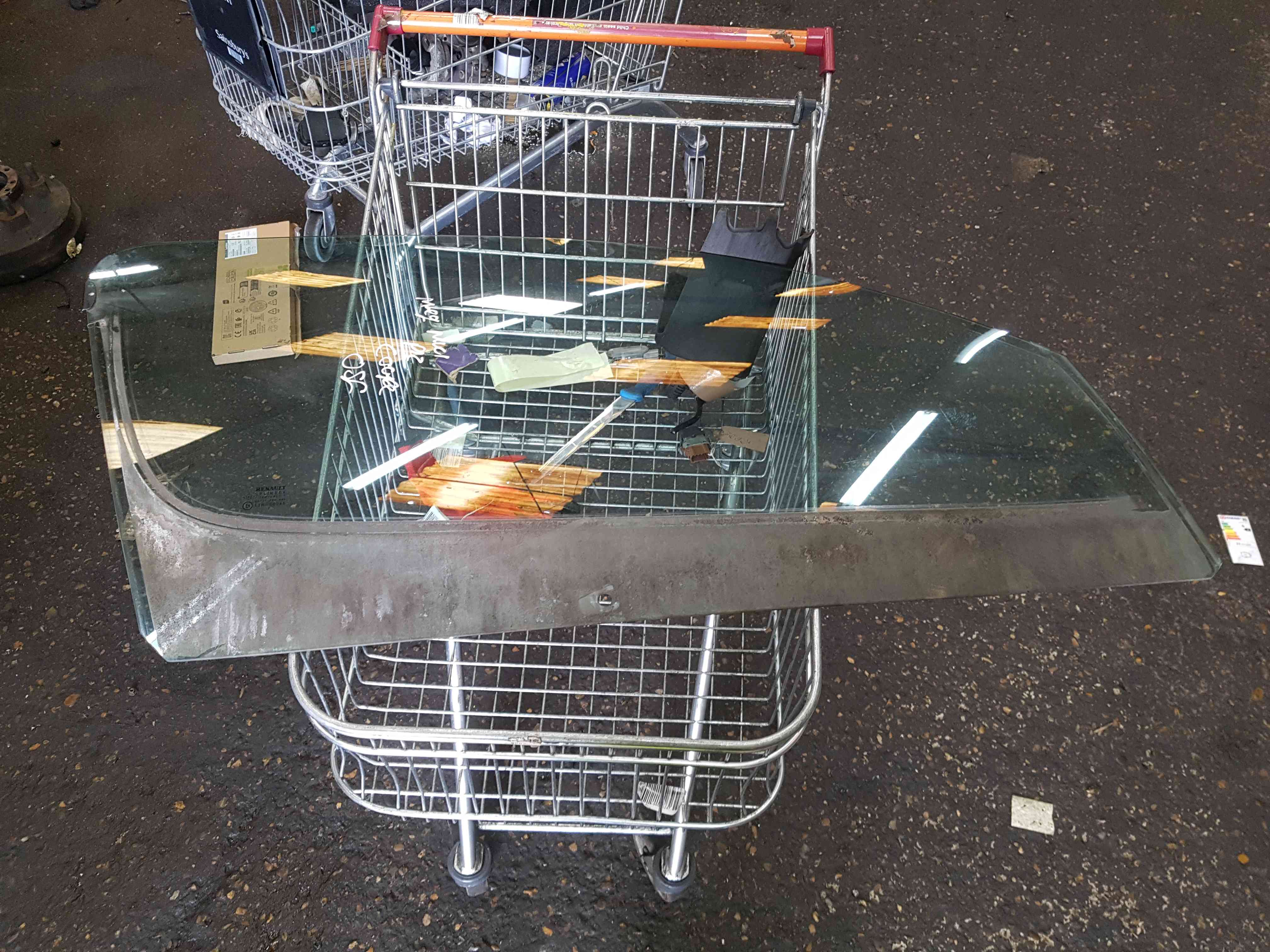 Renault Megane MK1 1999-2002 Drivers OSF Front Window Glass 3Dr