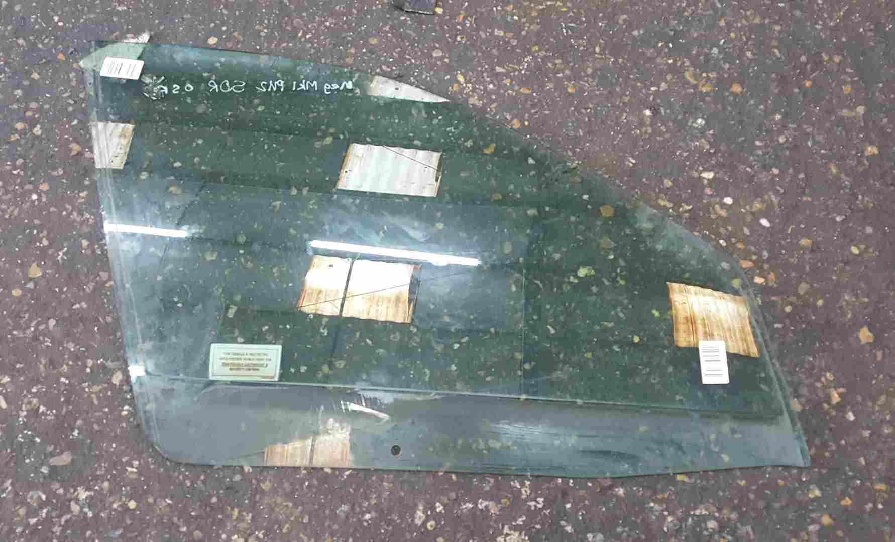Thumb 2 Renault Megane MK1 1999-2002 Drivers OSF Front Window Glass 5dr